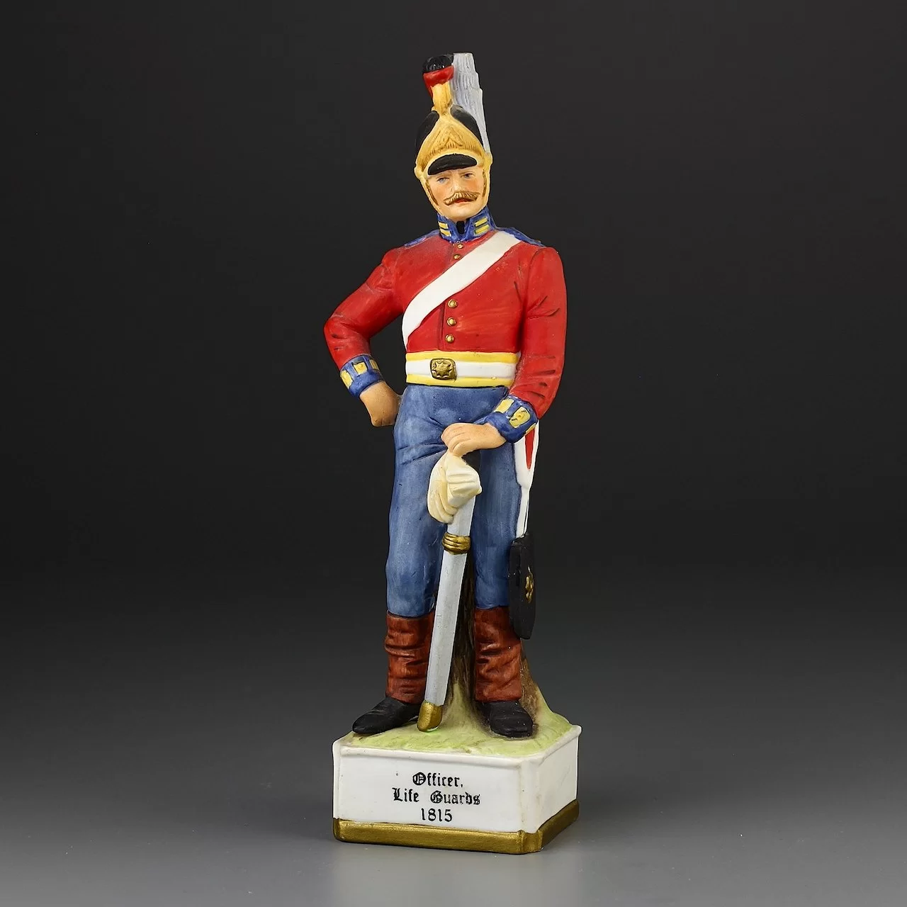 Винтажная фарфоровая статуэтка Офицер Лейб-гвардия Officer Life Guards 1815 Enesco Maruri Masterpiece