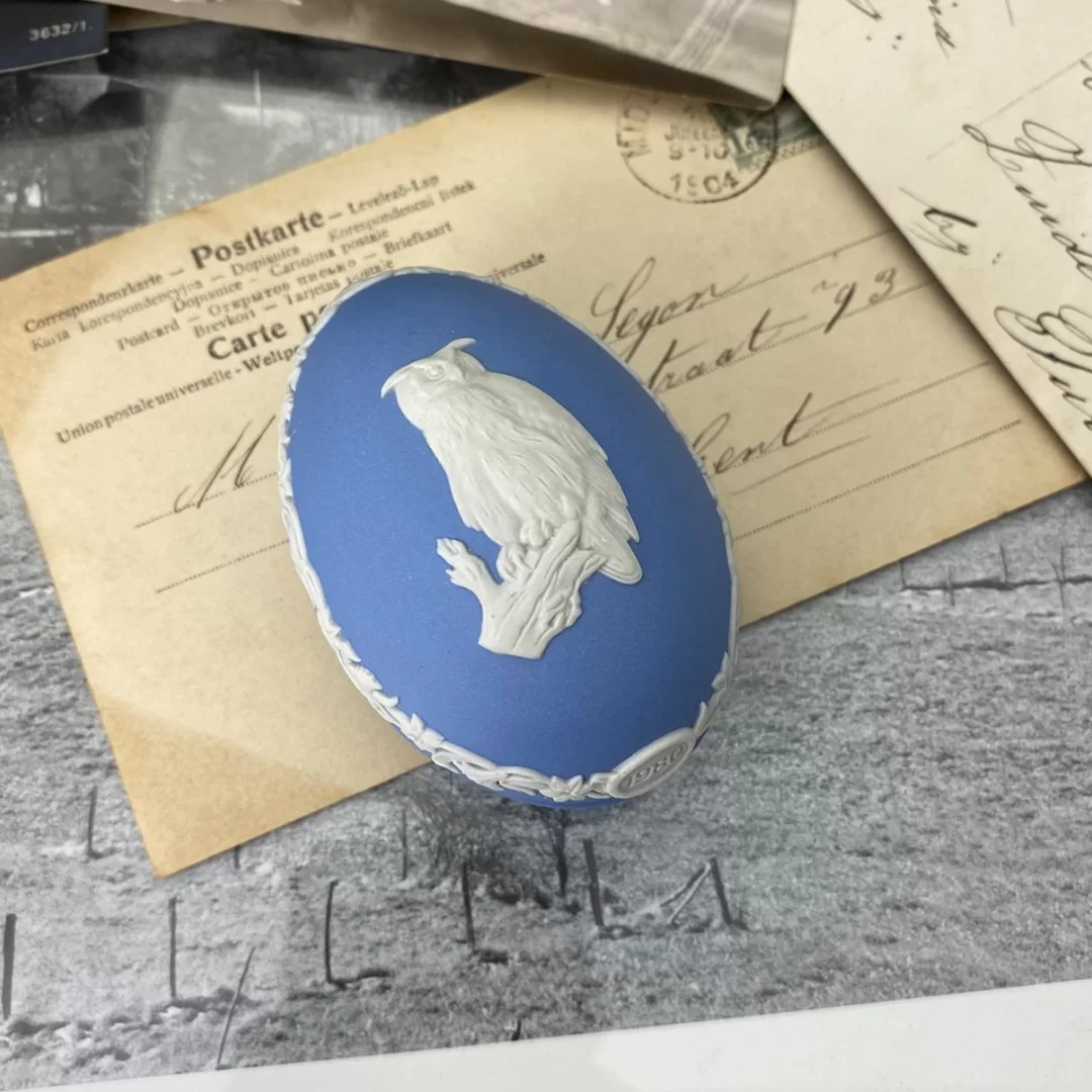 Винтажная шкатулка Веджвуд Wedgwood в форме яйца "Сова" 1980 Blue Jasper Ware