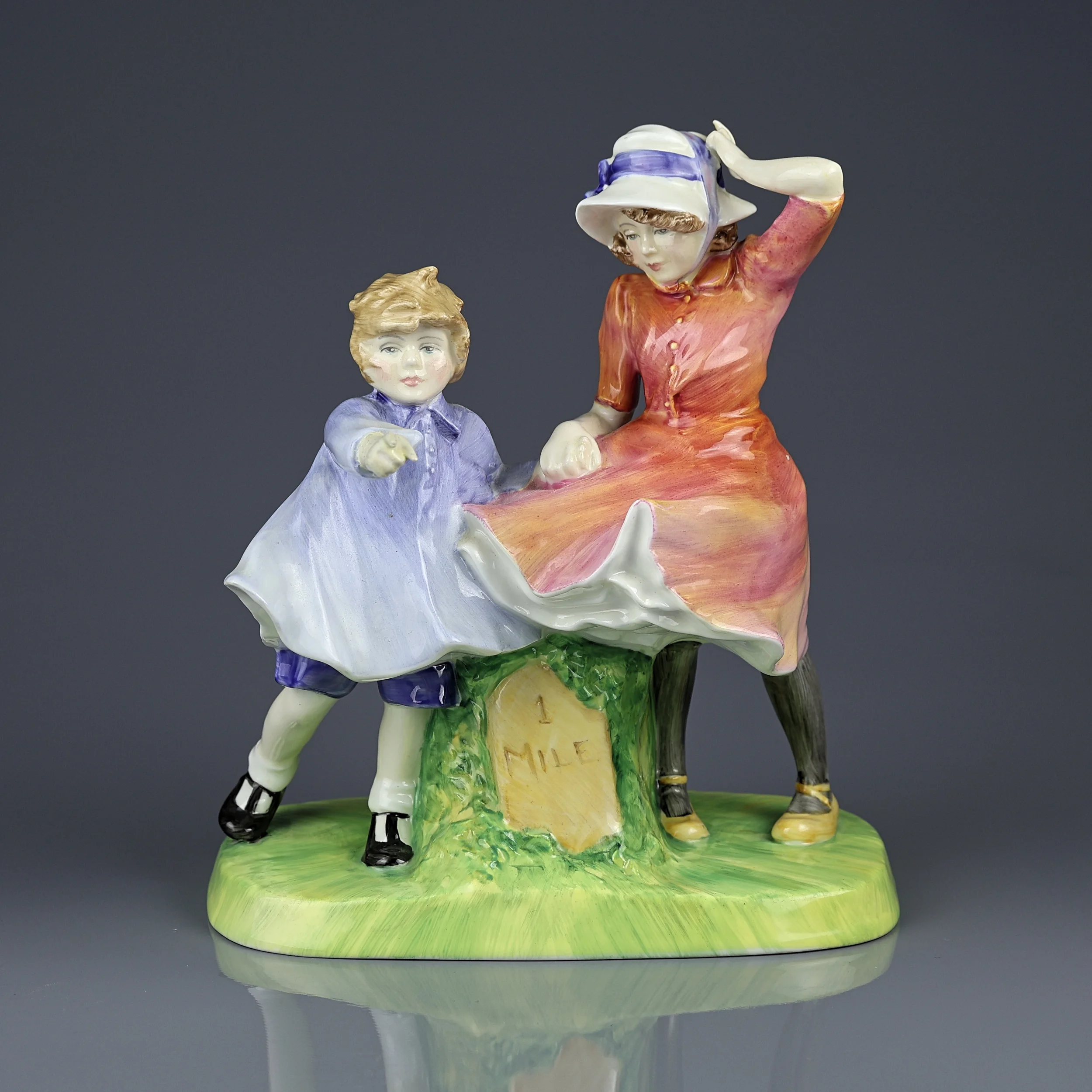 Винтажная фарфоровая статуэтка Дети Мильный камень Англия Royal Doulton HN3297 Milestone