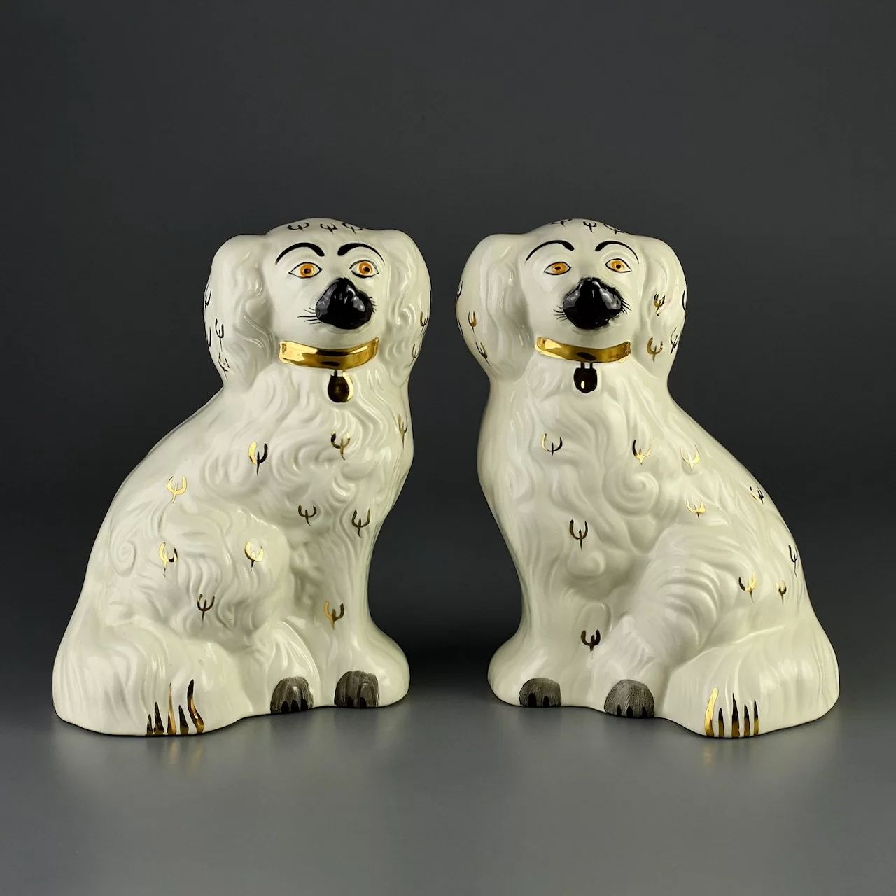 Пара винтажных стаффордширских каминных собак Спаниели Beswick Staffordshire Dogs