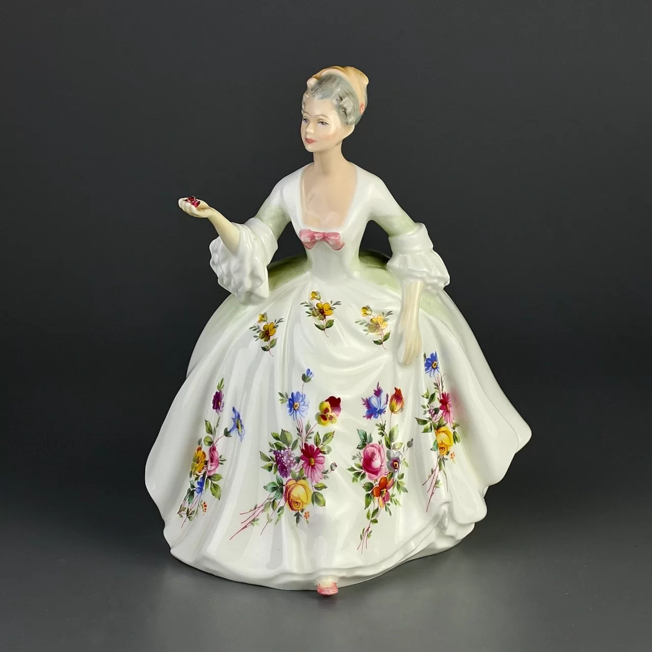 Винтажная фарфоровая статуэтка Англия Royal Doulton 2468 Diana Диана