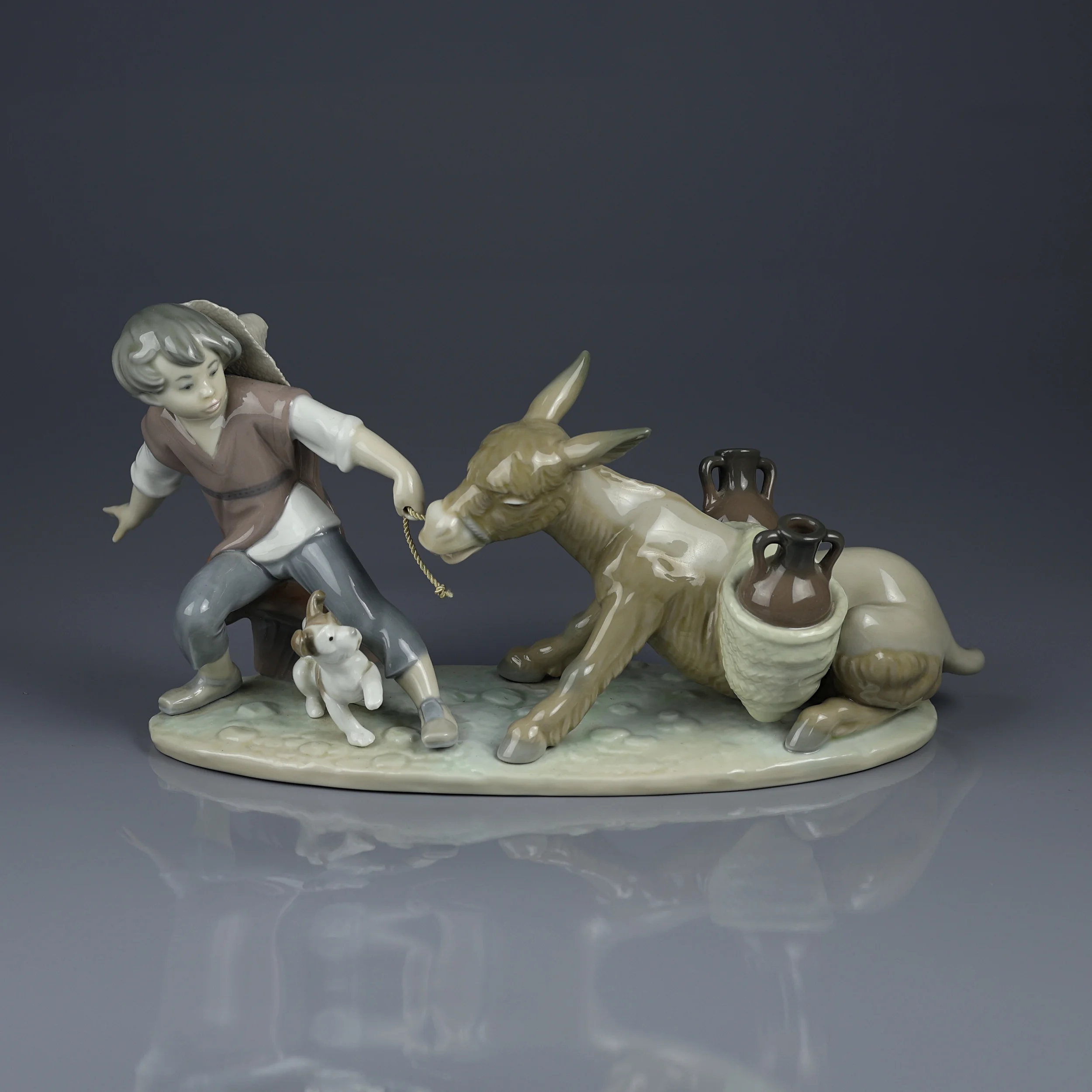 Винтажная фарфоровая статуэтка Мальчик c осликом Испания Lladro 5178 Boy Pulling Donkey