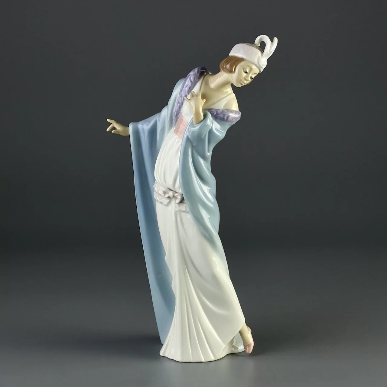 Винтажная фарфоровая статуэтка в стиле ар-деко Испания Lladro 5789 The Flirt Флирт