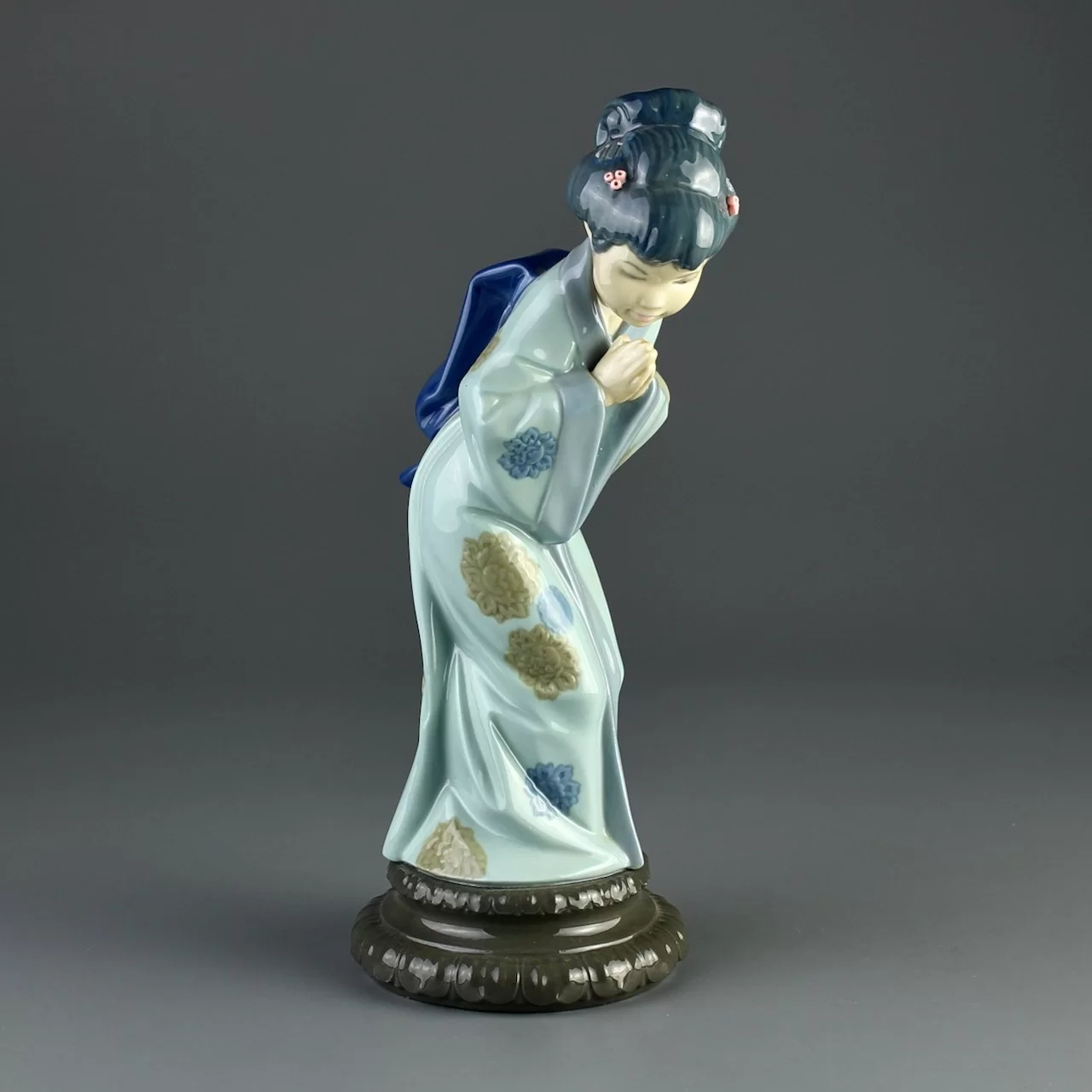 Винтажная фарфоровая статуэтка Испания Lladro 4989 Japanese Sayonara Японское прощание Гейша