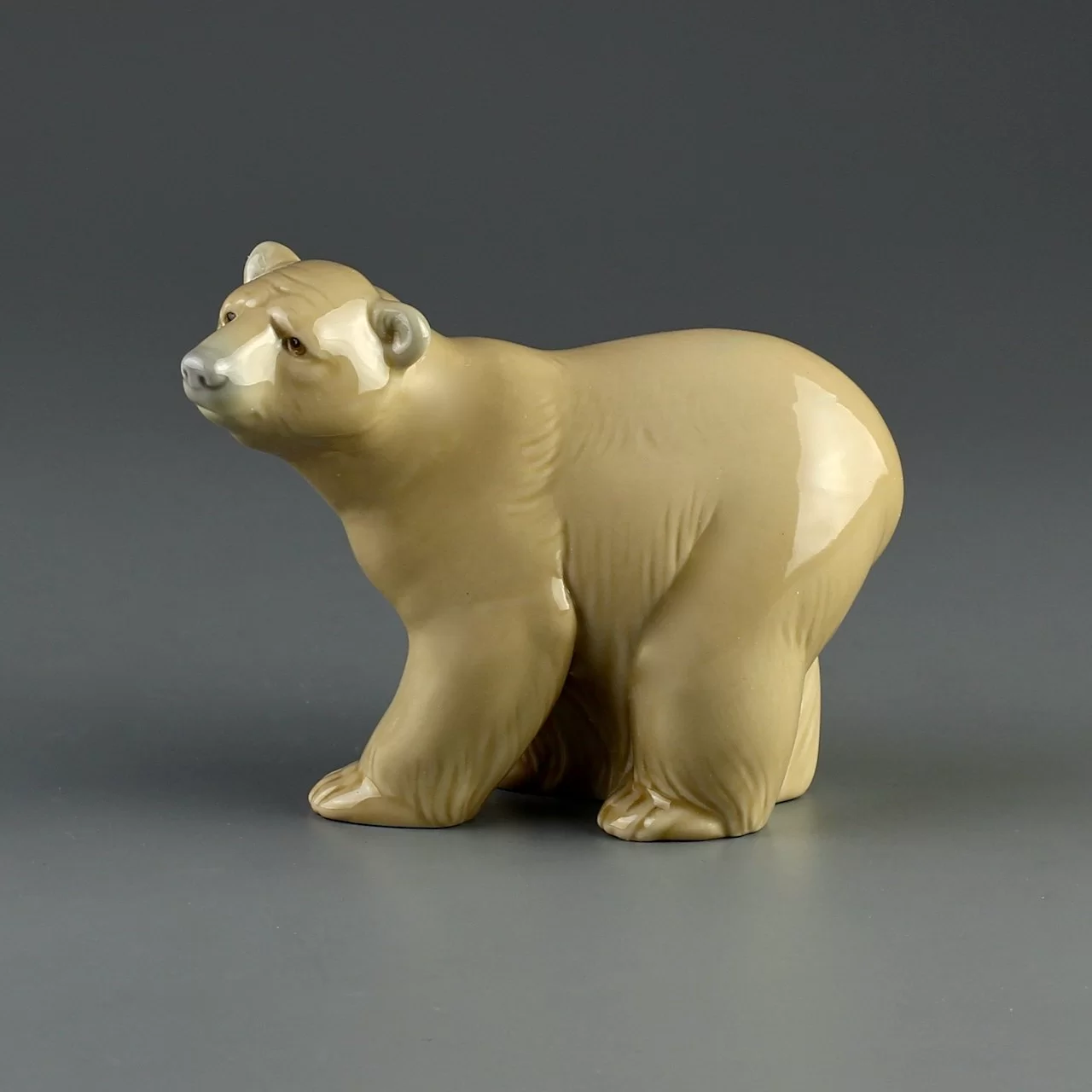 Винтажная фарфоровая статуэтка Испания Lladro 1204 Attentive Bear Внимательный медведь