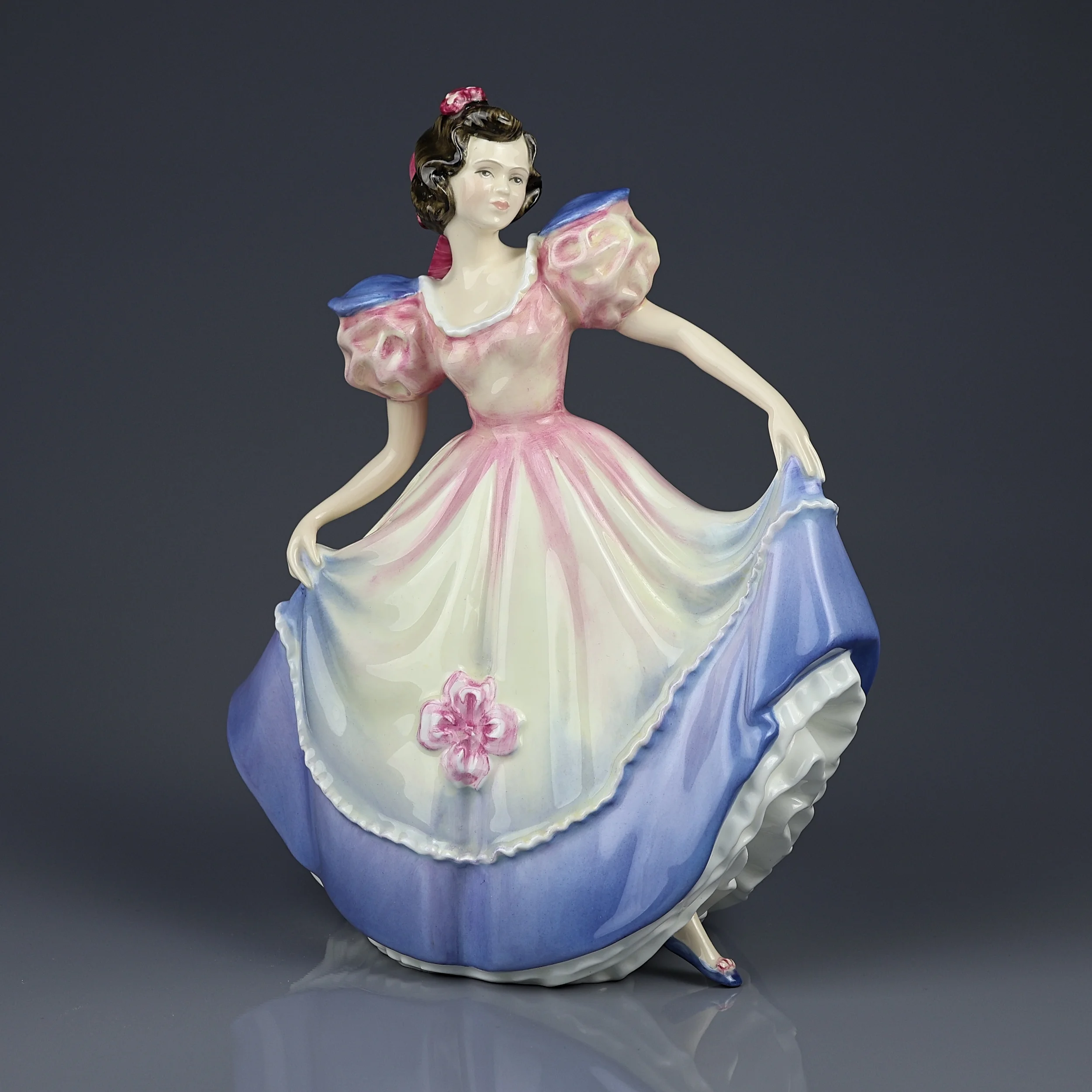 Винтажная английская фарфоровая статуэтка Анжела Royal Doulton HN3419 Angela Michael Doulton Exclusive