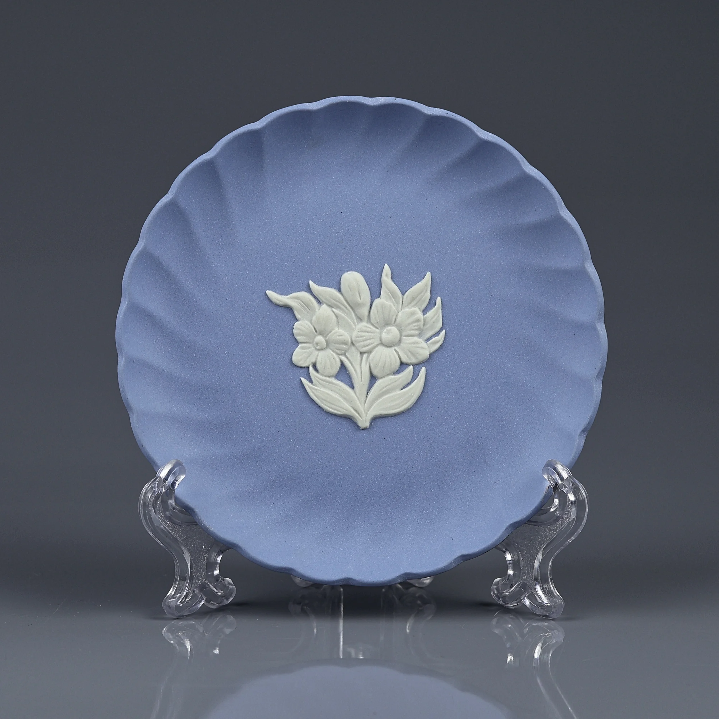Винтажная английская тарелочка из голубого бисквитного фарфора Wedgwood Blue Fluted Jasper Candy Tray