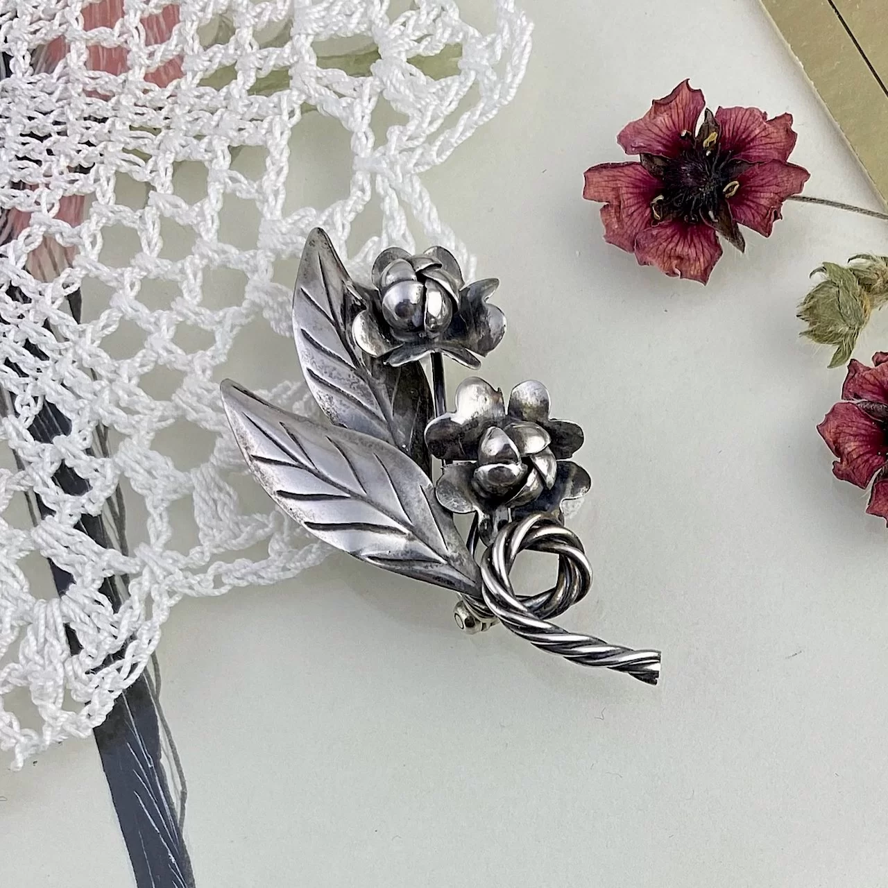 Винтажная серебряная брошь Цветы Hand Made Sterling