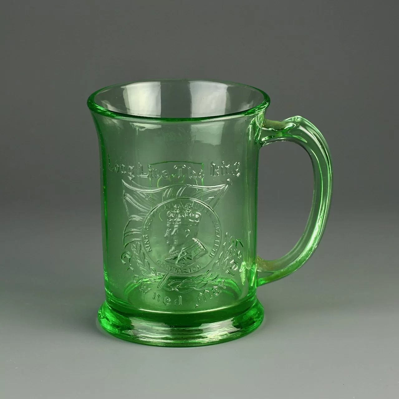 Антикварная английская коронационная кружка из зелёного стекла 1937 King Georg VI Queen Elizabeth Coronation Mug
