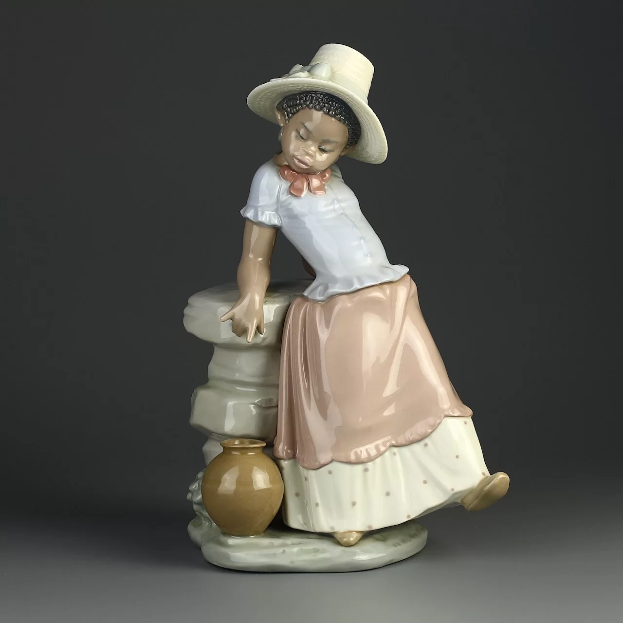 Винтажная фарфоровая статуэтка Темнокожая девочка Испания Lladro 5158 Steppin Time