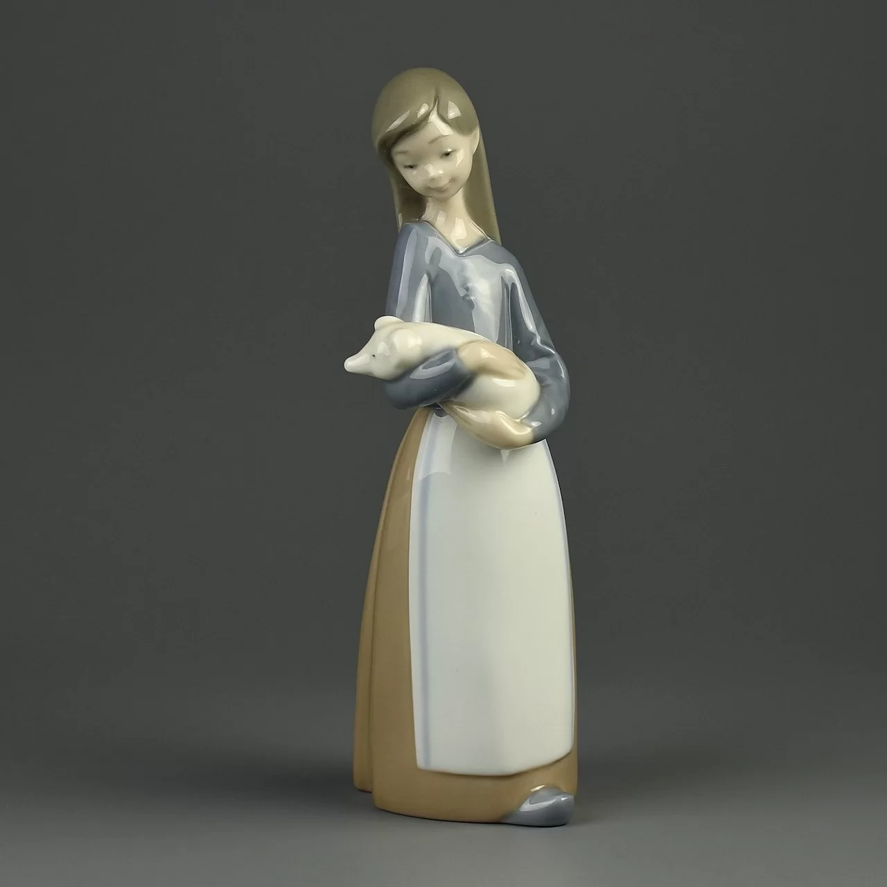 Винтажная фарфоровая статуэтка Девочка с поросёнком Испания Lladro 1011 Girl with Pig Девочка с поросёнком