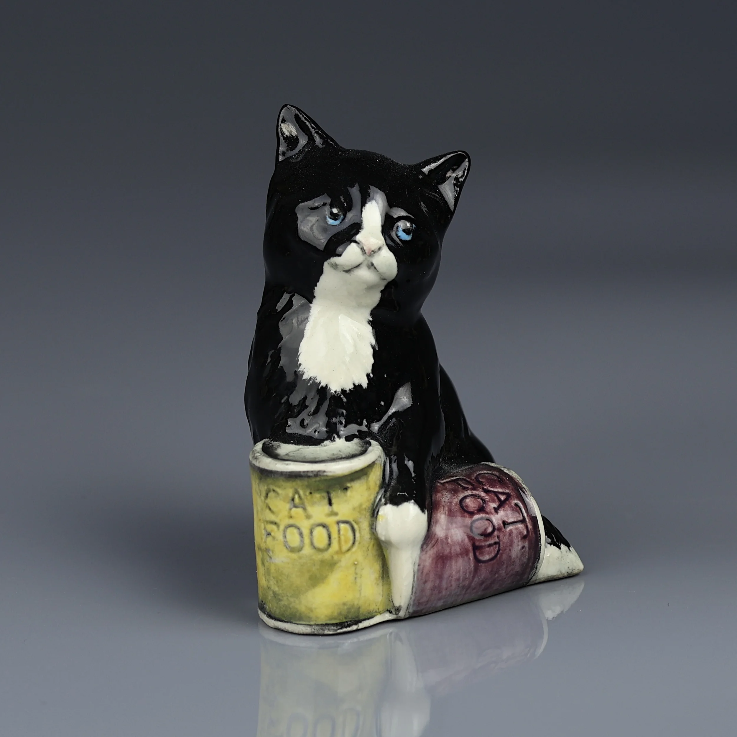 Винтажная английская фарфоровая статуэтка Котёнок Dinnertime Cat Food Royal Doulton
