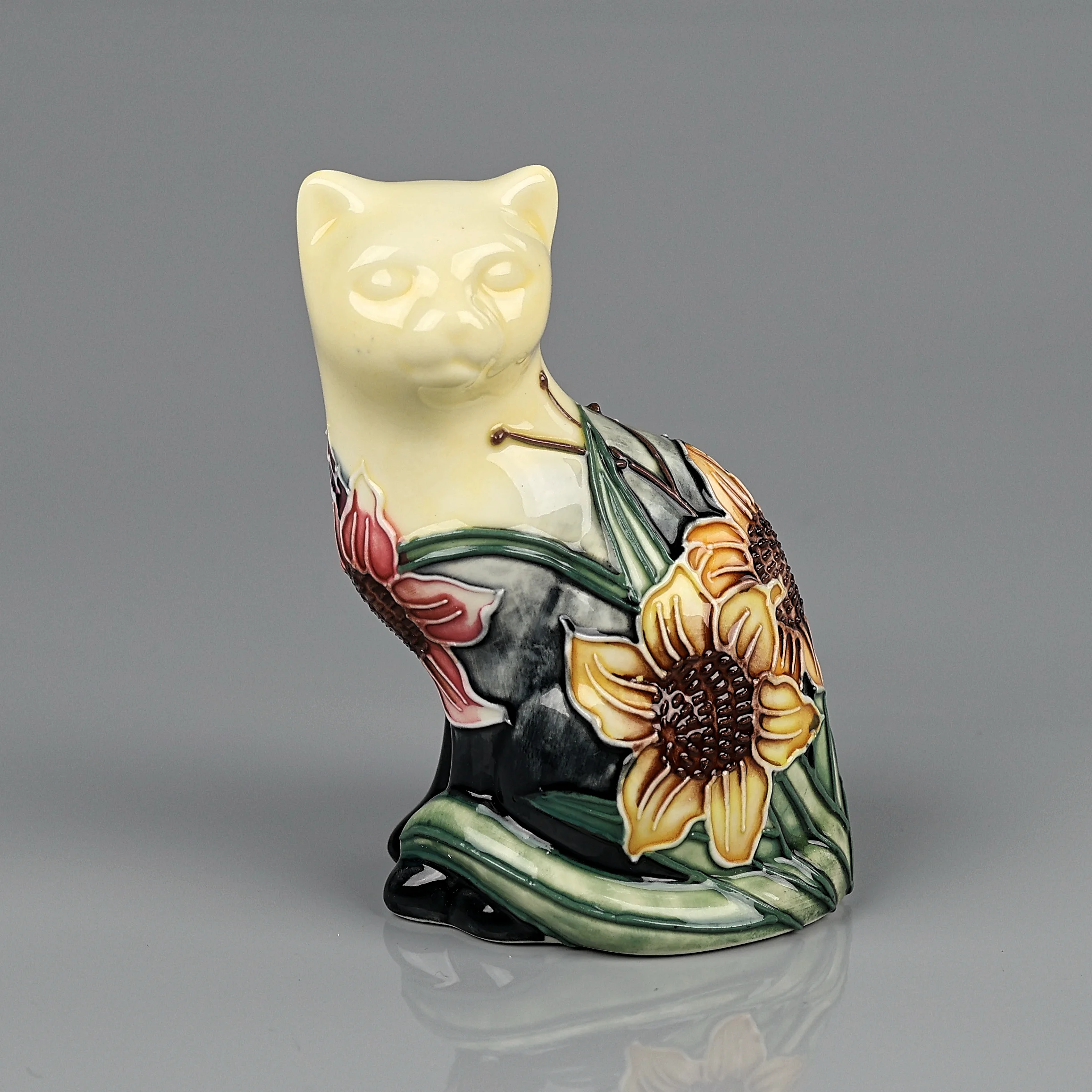 Винтажная керамическая фигурка Кошка Цветы Англия Old Tupton Ware Summer Bouquet