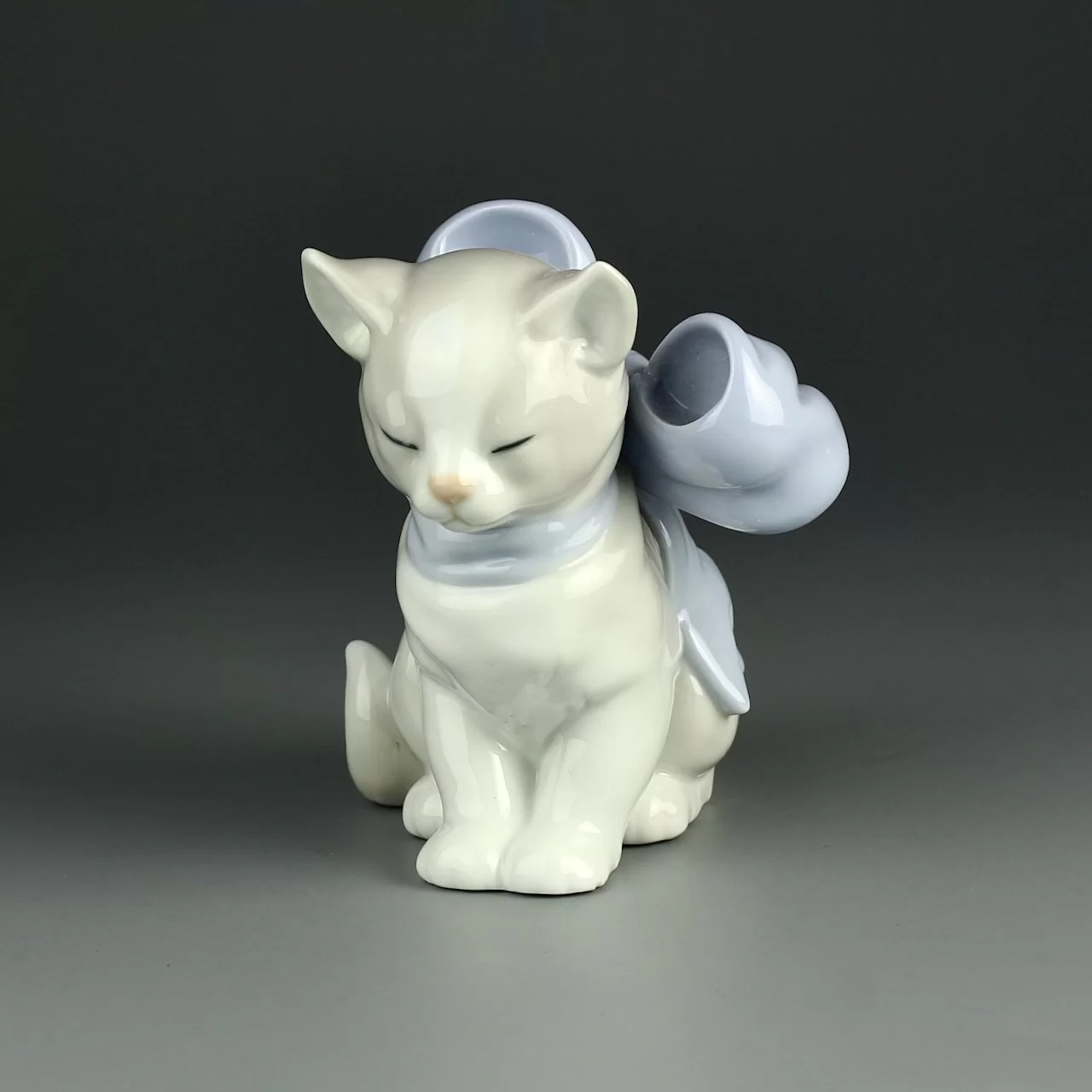 Винтажная фарфоровая статуэтка Котёнок Кошка с бантом Испания Lladro NAO 1348 Kitty Present
