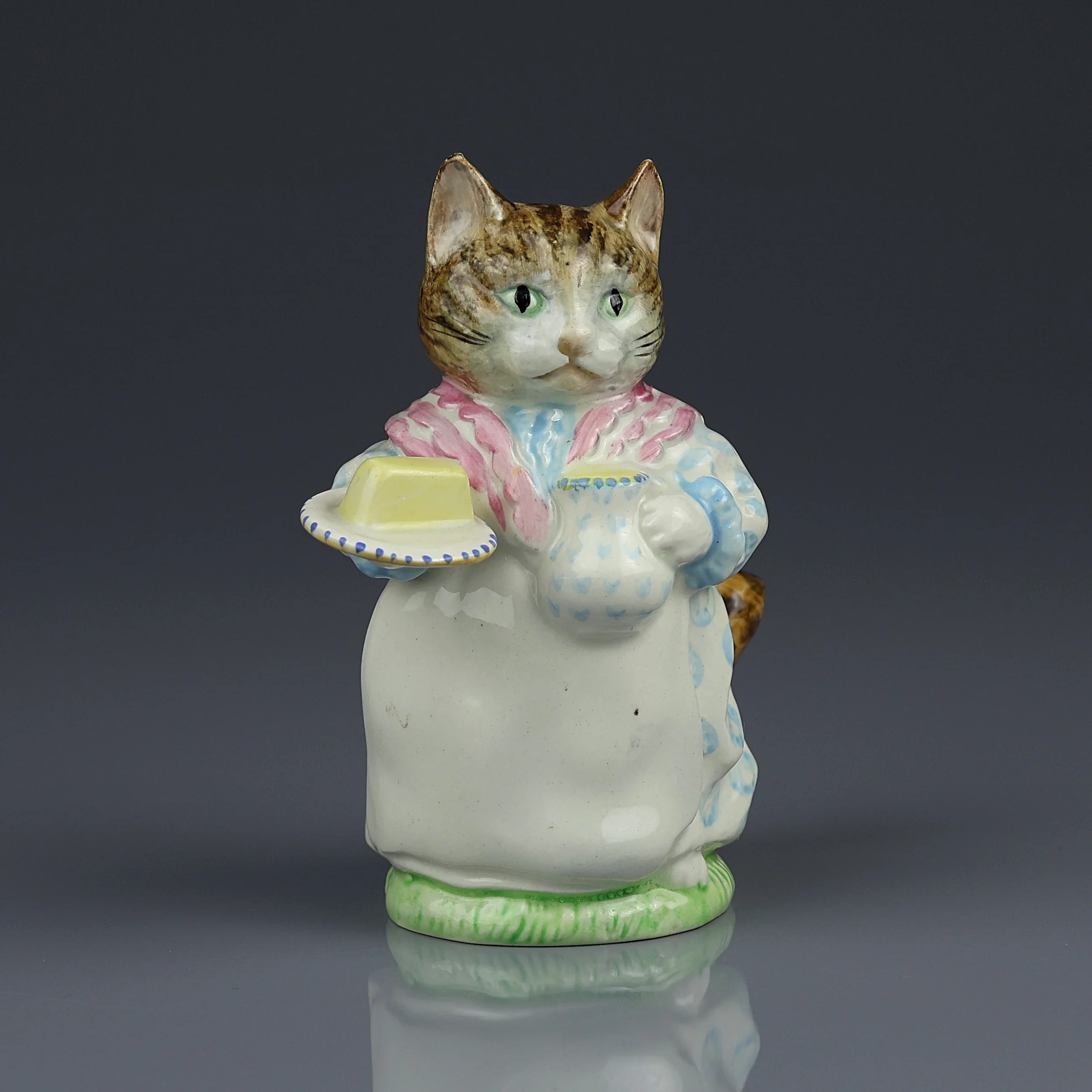 Винтажная английская статуэтка Кошка с кувшином и маслёнкой Beatrix Potter Beswick Mrs Ribby