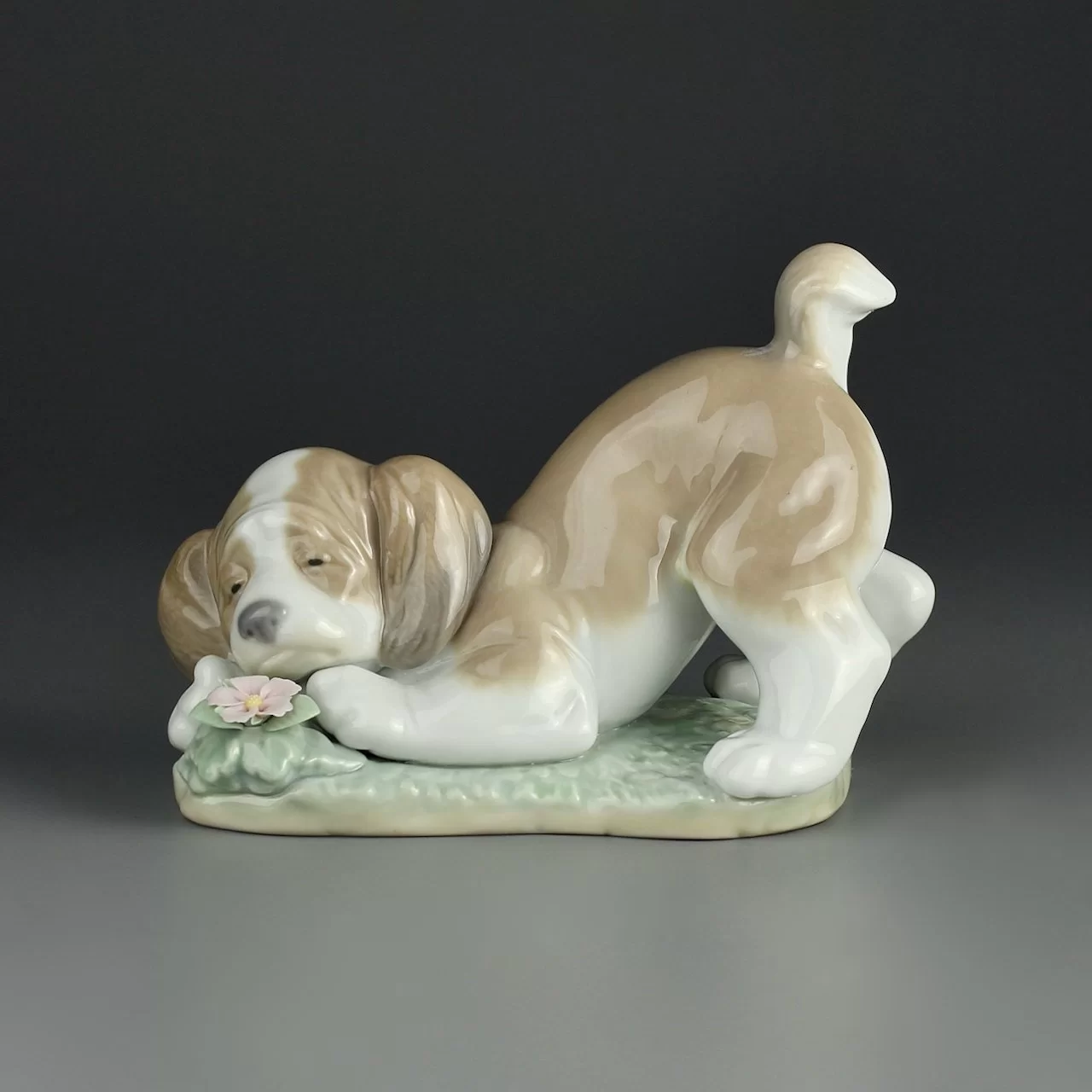 Винтажная фарфоровая статуэтка Испания Щенок с цветком Lladro 6832 Sweet Smell