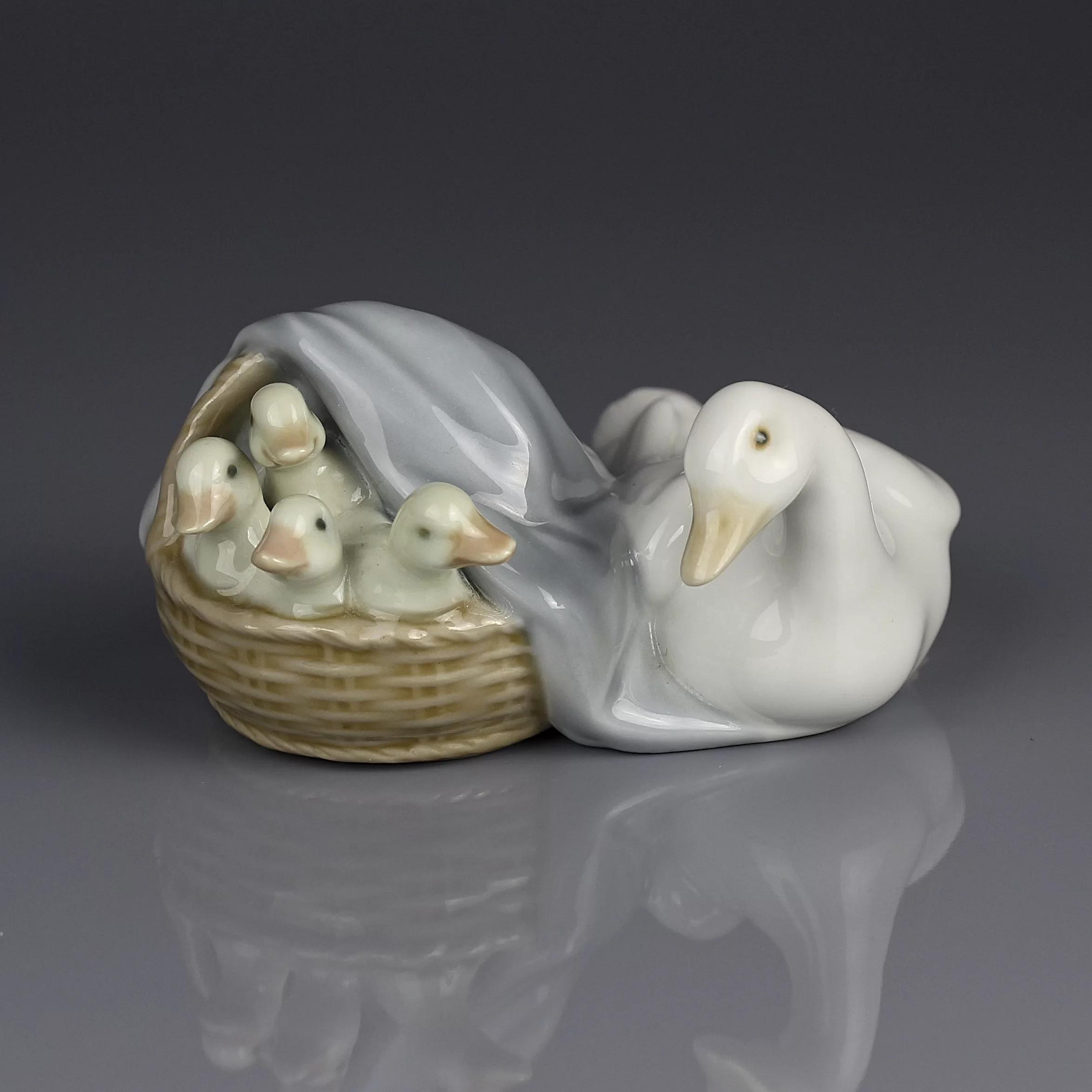 Винтажная фарфоровая статуэтка Испания Утка с утятами Lladro 4895 Ducklings