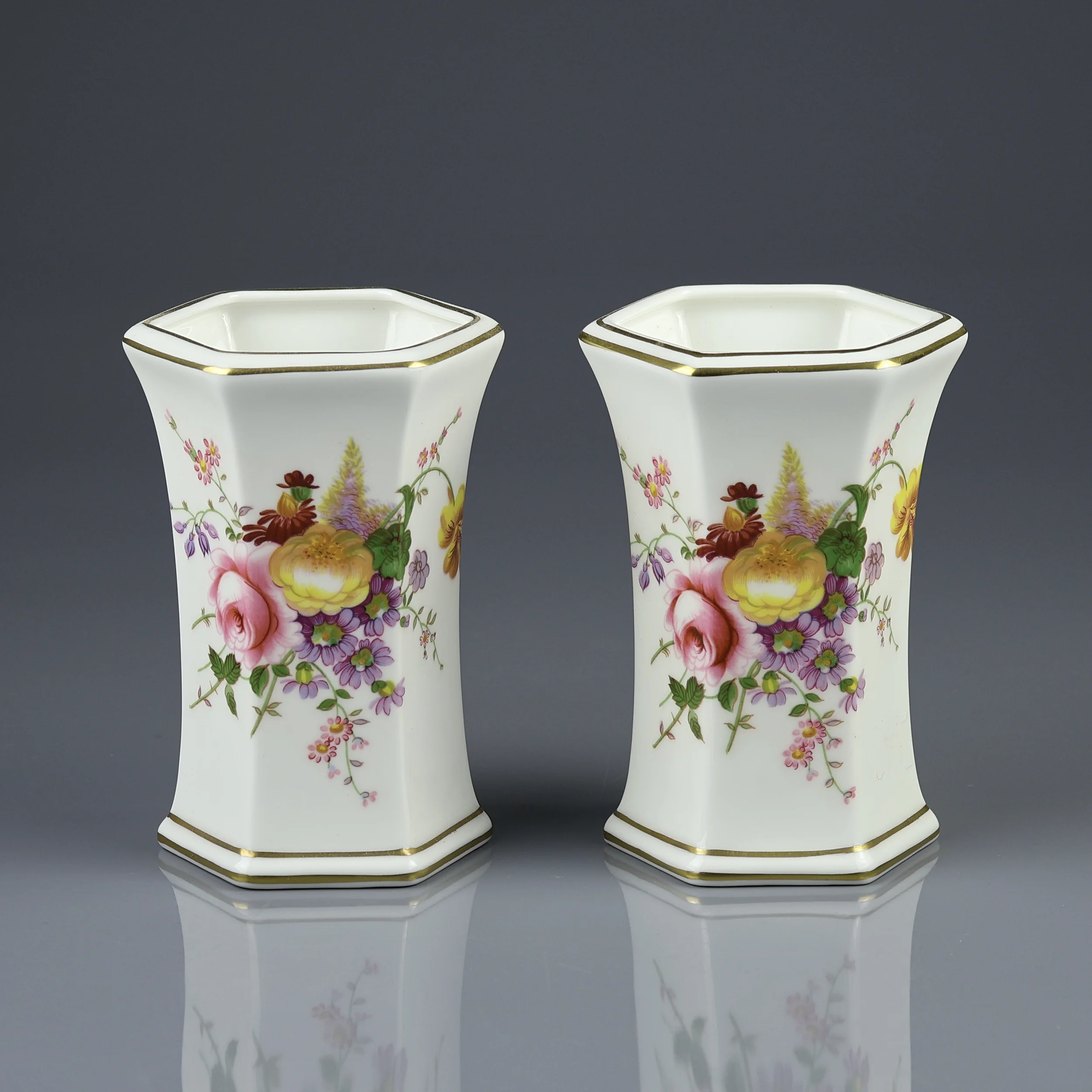 Винтажные английские фарфоровые вазы с цветочным декором Royal Crown Derby Posies