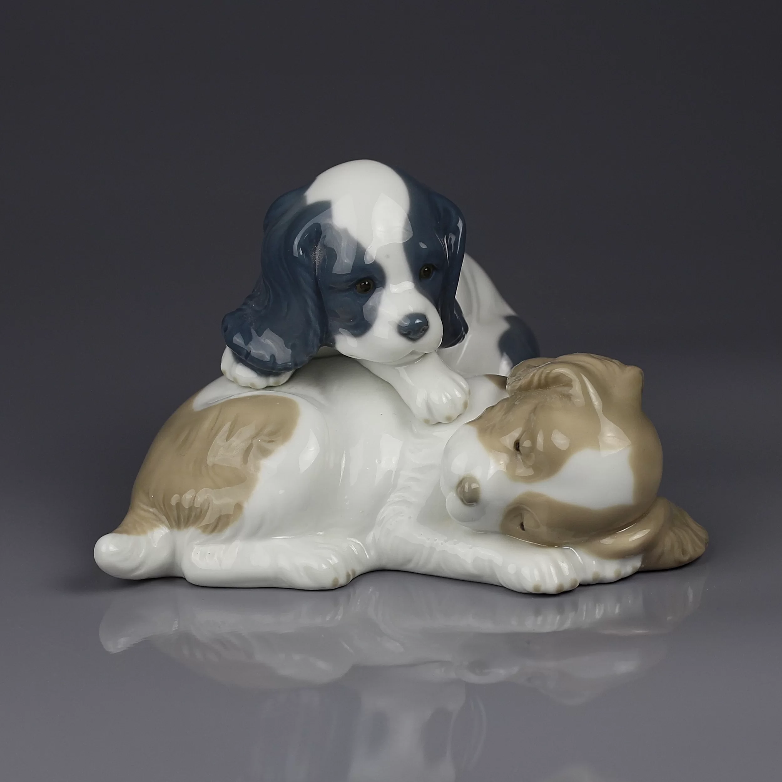 Винтажная фарфоровая статуэтка Собаки Щенки Испания Lladro NAO 385 Wake Up