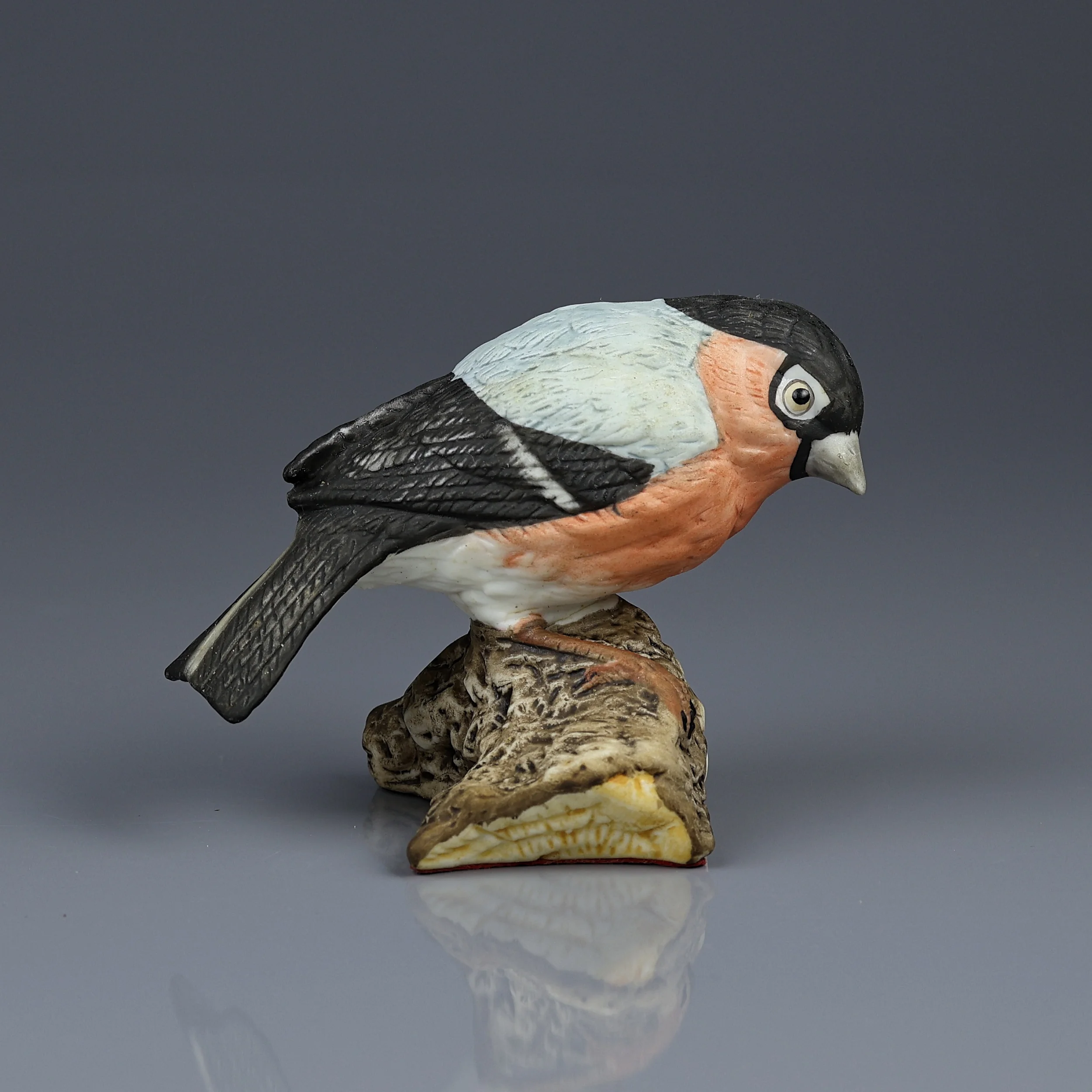 Винтажная фарфоровая статуэтка Снегирь Птица Bullfinch