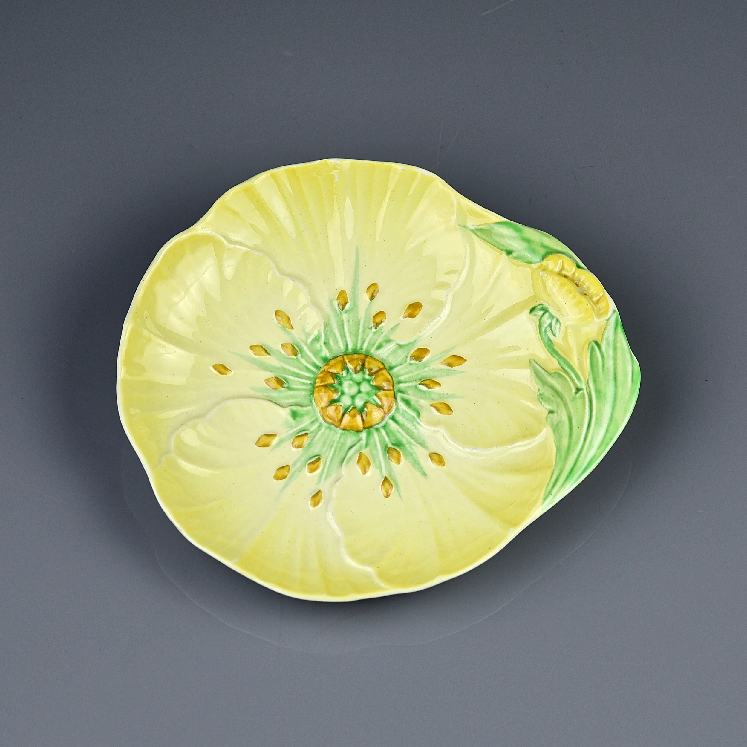 Винтажная английская тарелочка в виде раскрытого цветка Carlton Ware Australian Design