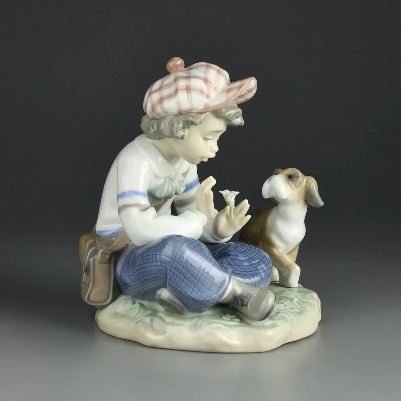 Винтажная фарфоровая статуэтка Испания Мальчик с цветком и собакой Lladro 5450 I Hope She Does