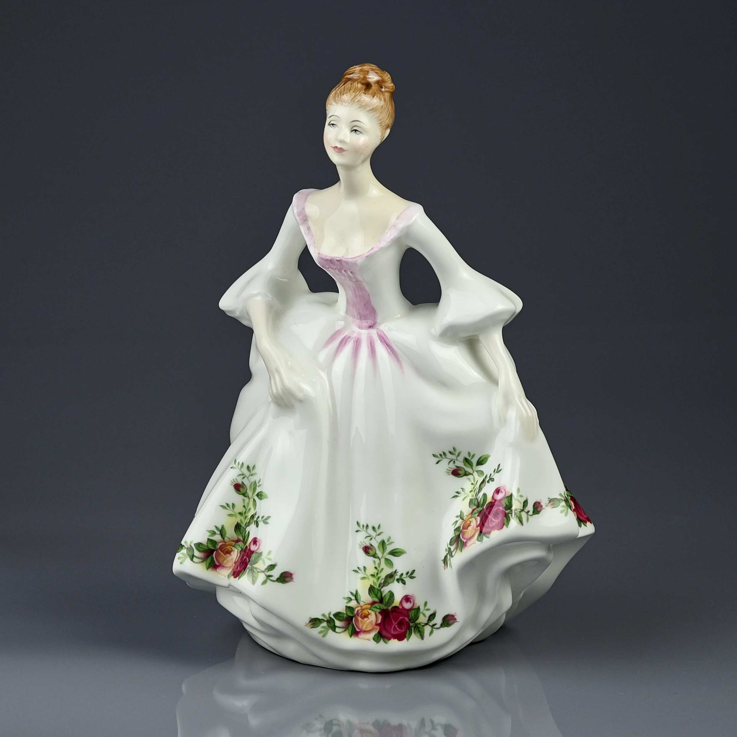 Винтажная фарфоровая статуэтка Дама в платье с розами Англия Royal Doulton HN3221 Country Rose