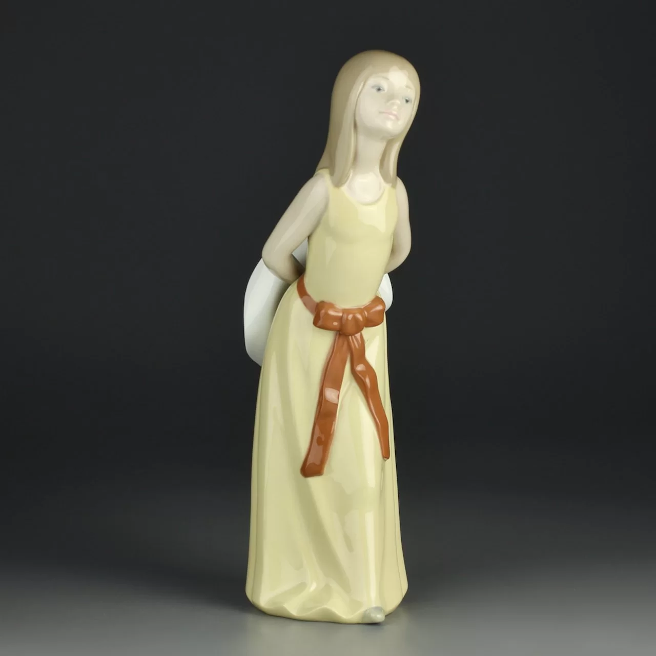 Винтажная фарфоровая статуэтка Испания Девочка с шляпой Lladro 5006 Naughty Girl With Straw Hat