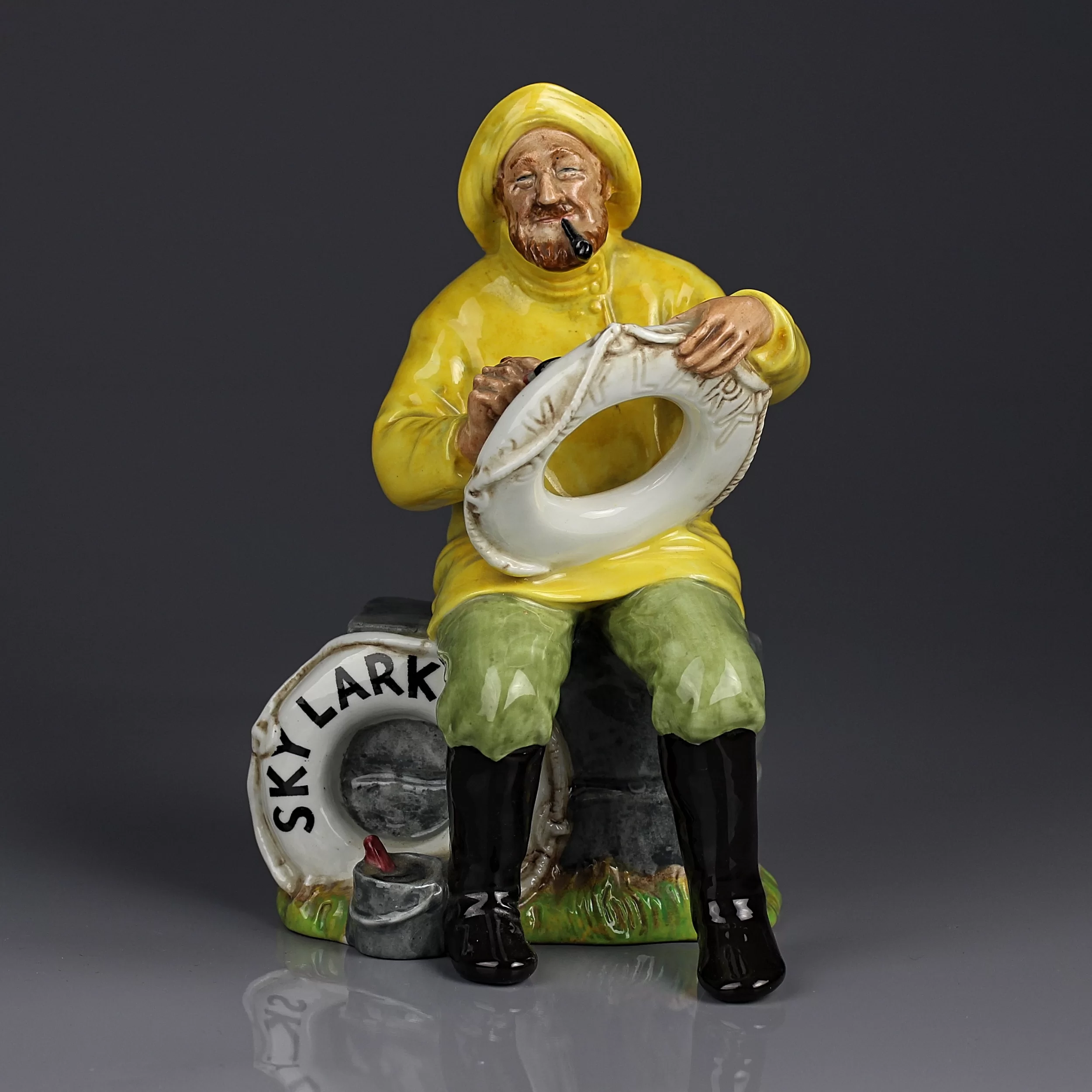 Винтажная фарфоровая статуэтка Англия Royal Doulton 2417 Boatman Лодочник Моряк