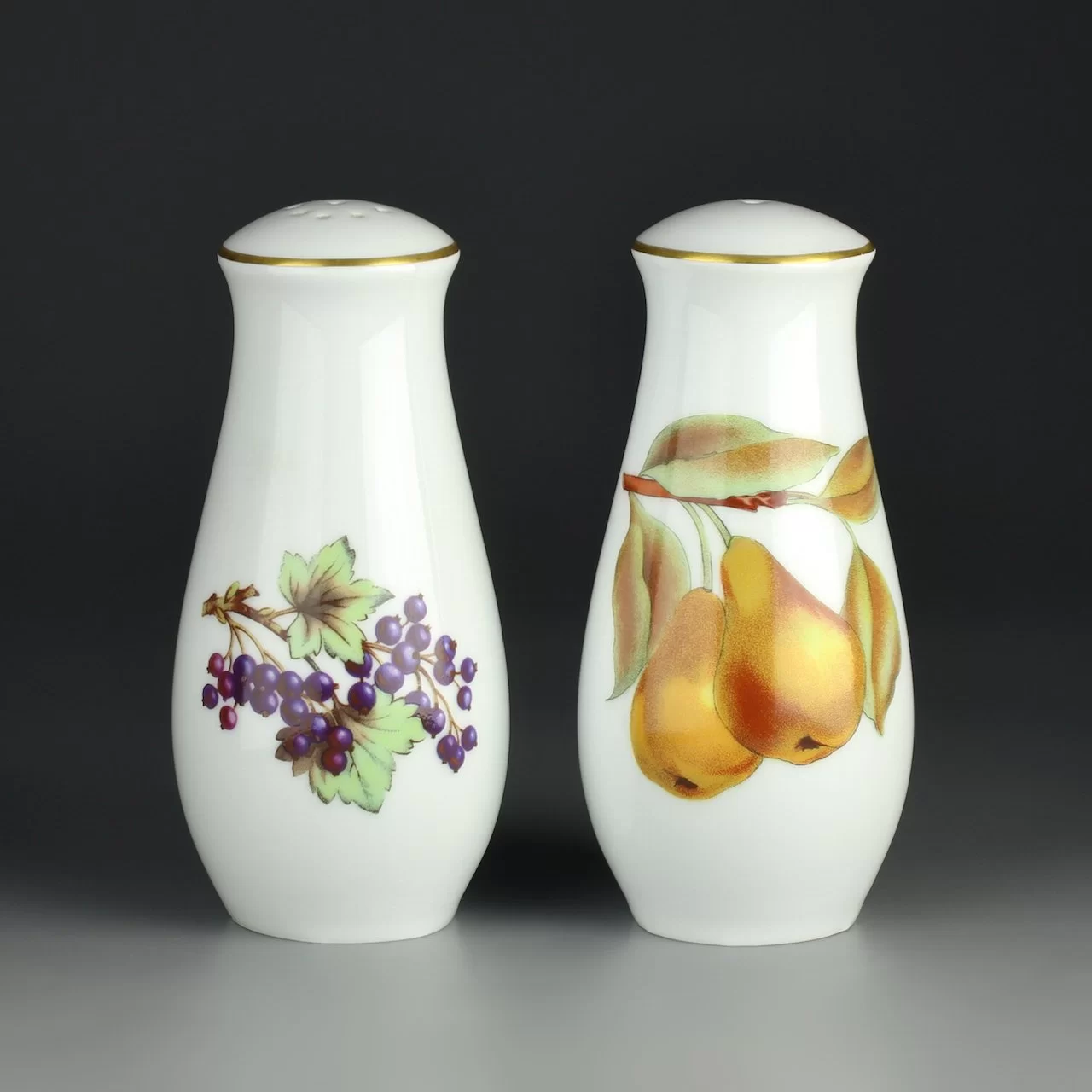 Винтажные фарфоровые солонка и перечница Смородина Груша Royal Worcester