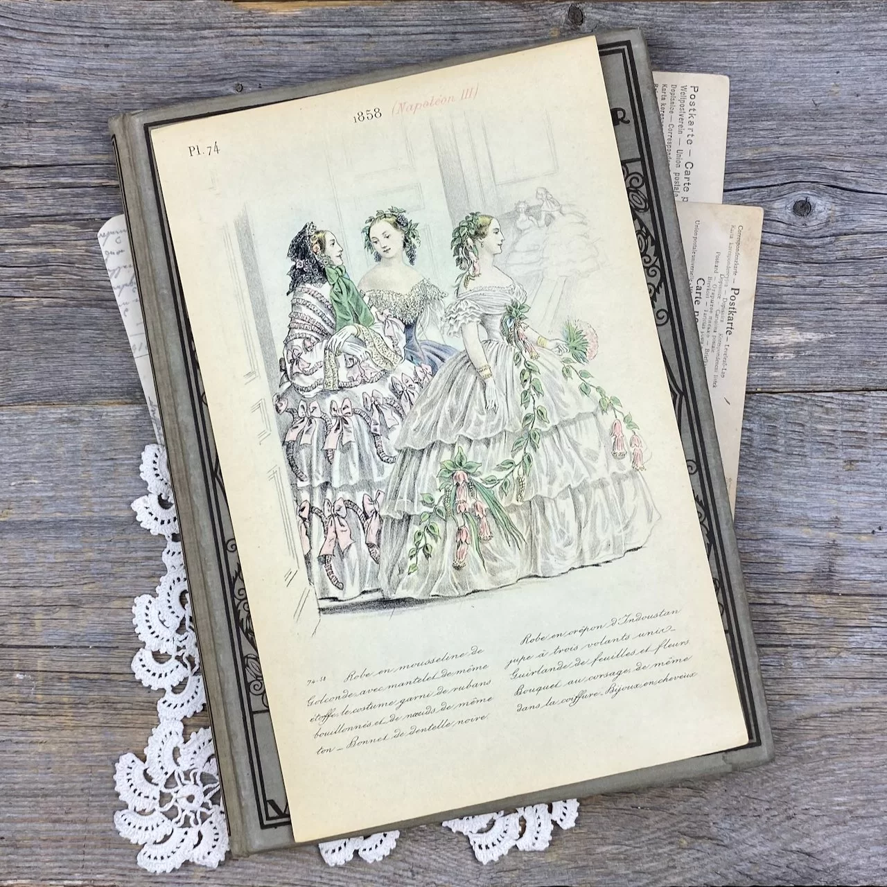 Антикварная французская иллюстрация Мода 19 века 1858 год Дамы в платьях с цветами