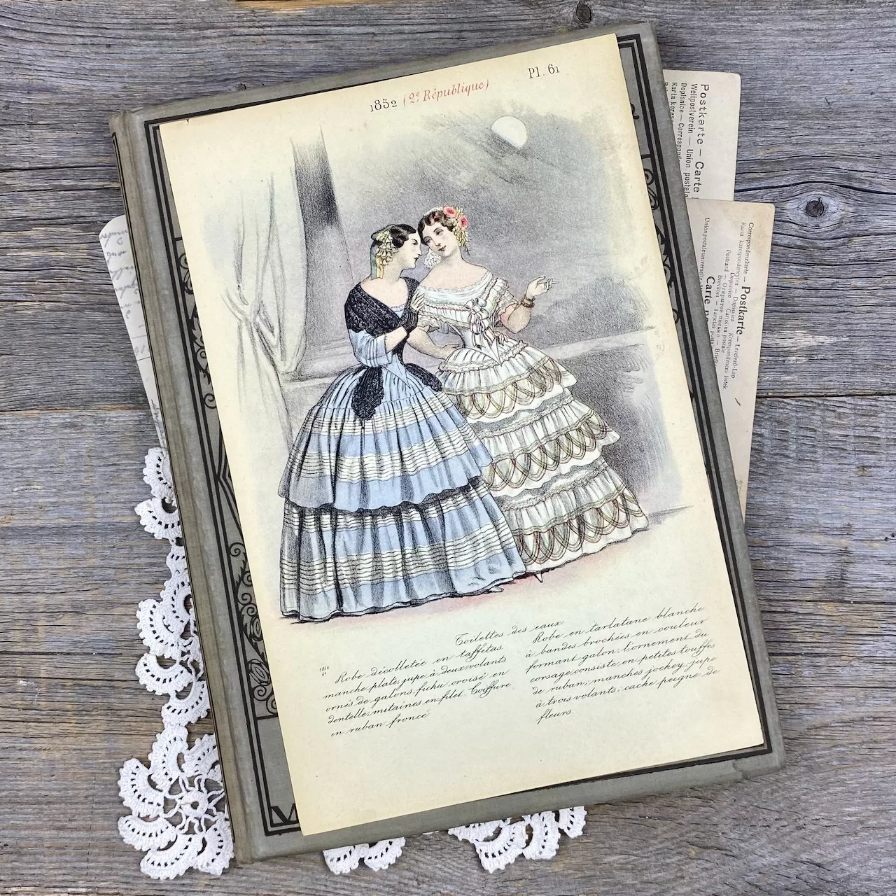 Антикварная французская иллюстрация Мода 19 века 1852 год Дамы на фоне ночного неба