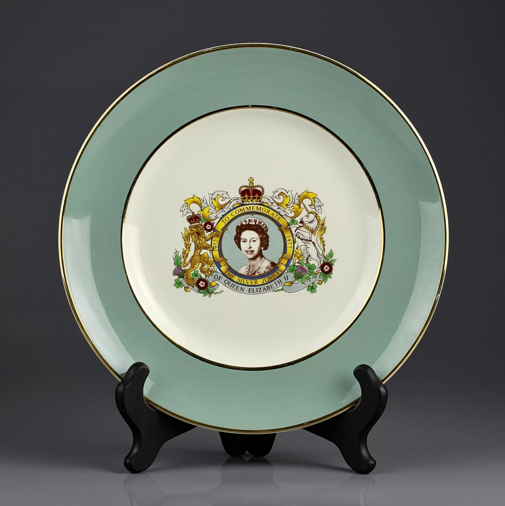 Винтажная английская тарелка Юбилей Королева Елизавета II To Commemorate The Silver Jubilee of Queen Elizabeth II 1977