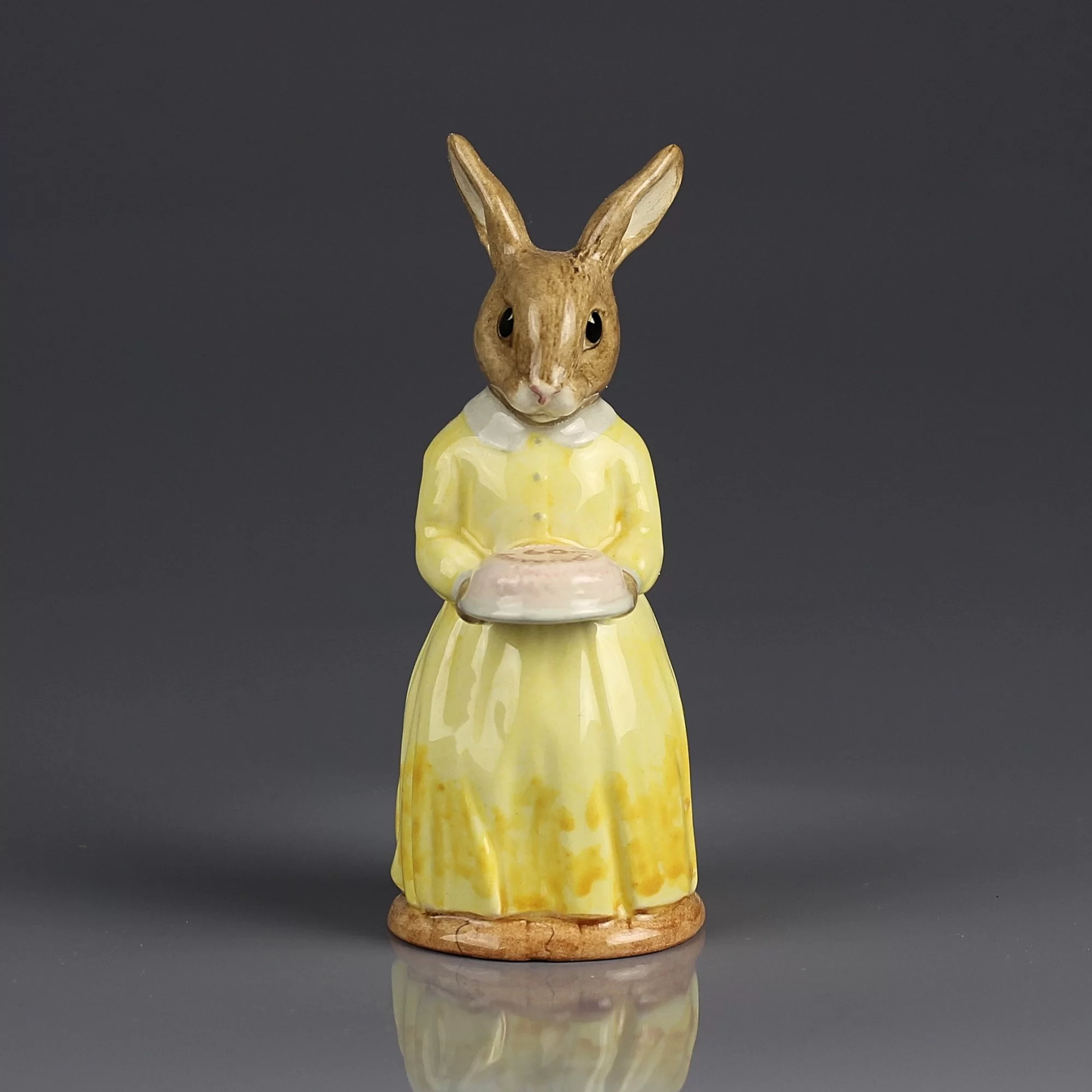Винтажная английская статуэтка Крольчиха с тортом 60th Anniversary Bunnykins Royal Doulton