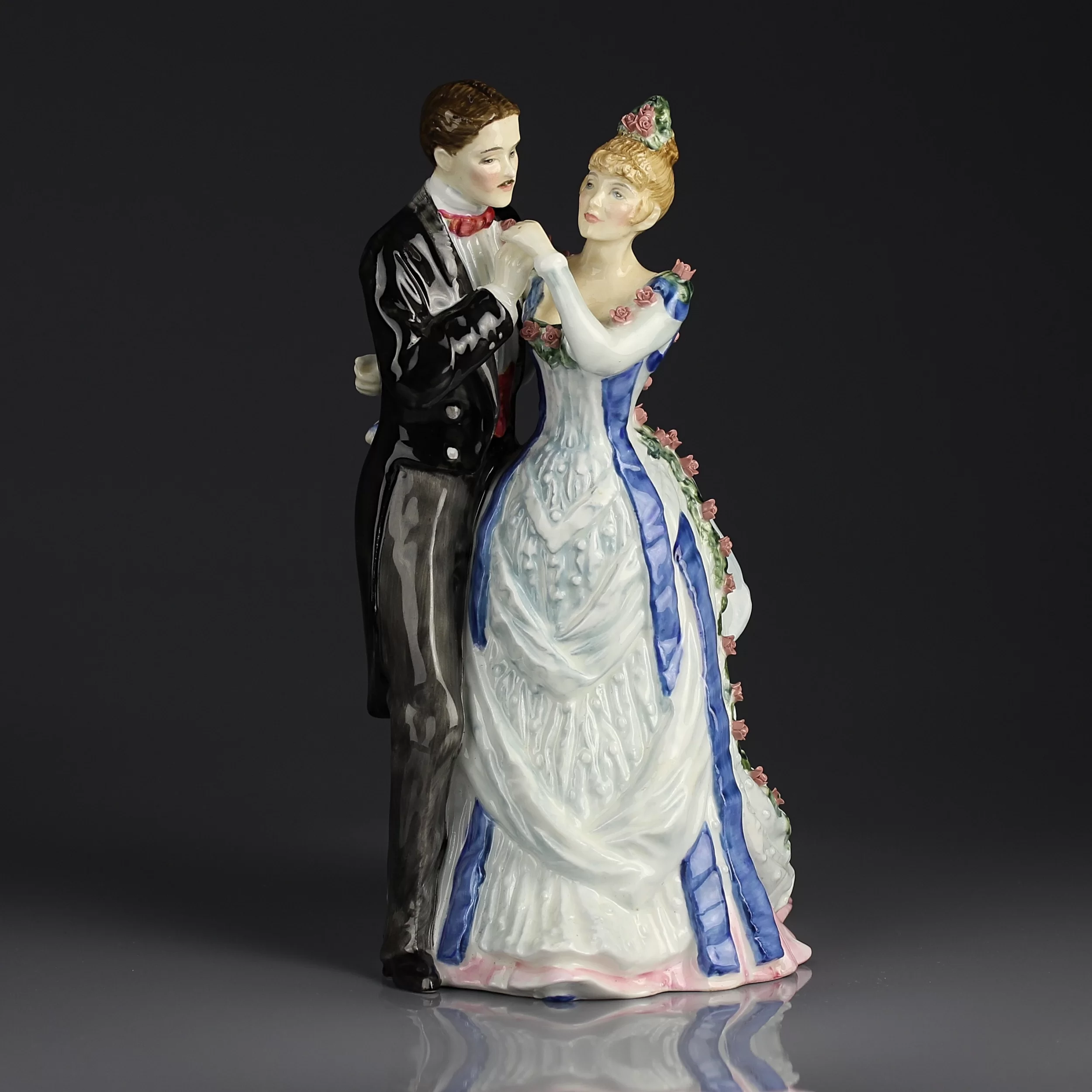 Винтажная фарфоровая статуэтка Годовщина Англия Royal Doulton 3625 Anniversary
