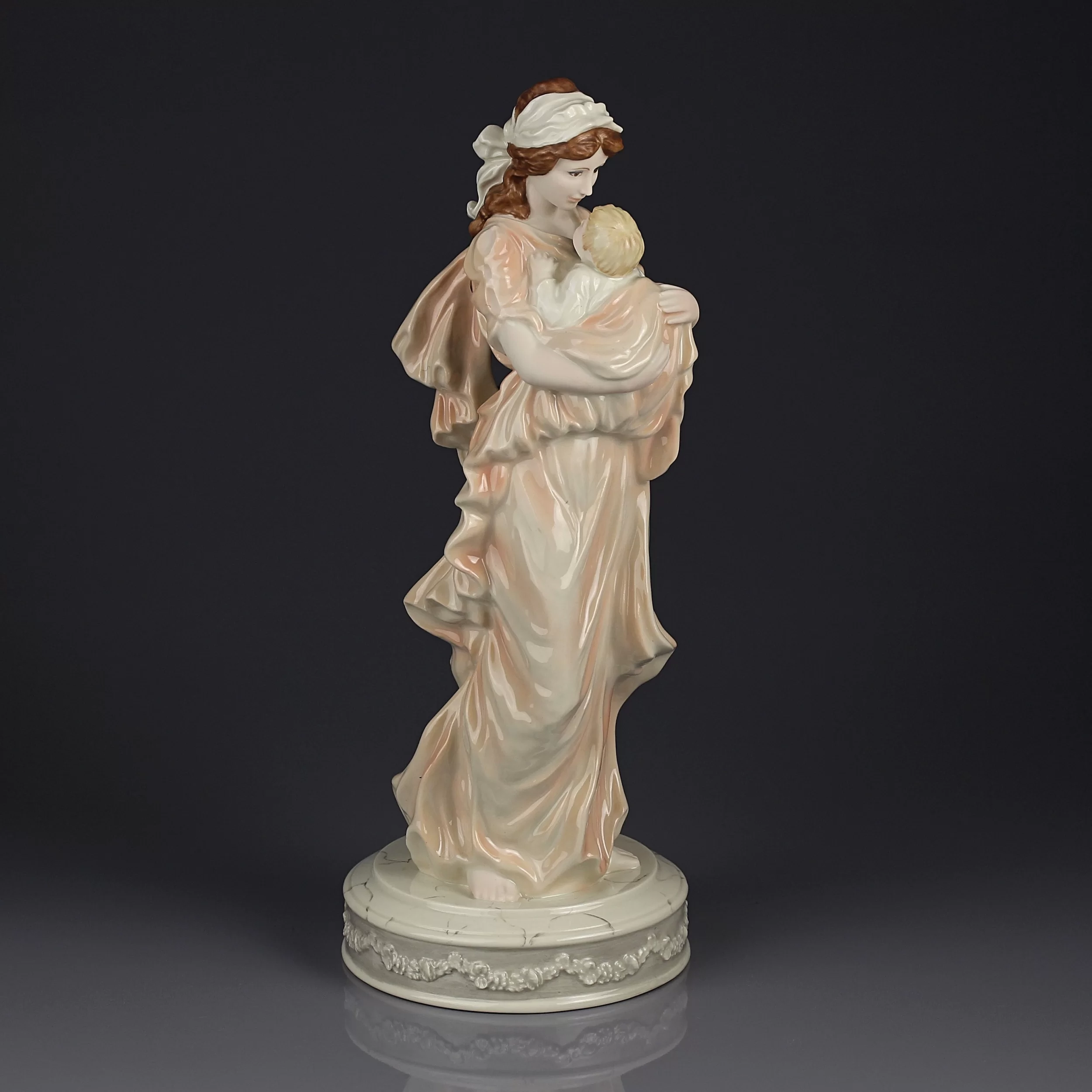 Винтажная фарфоровая статуэтка Мать с младенцем Англия Веджвуд Wedgwood Devotion Classical Collection