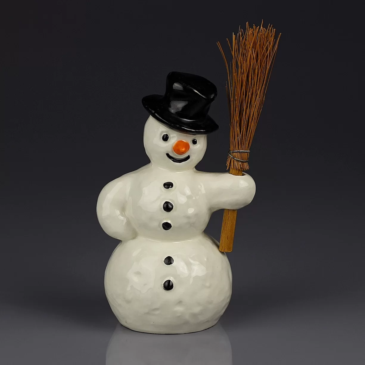 Винтажная фарфоровая статуэтка Снеговик в шляпе с метлой Рождество Goebel Snowman Christmas