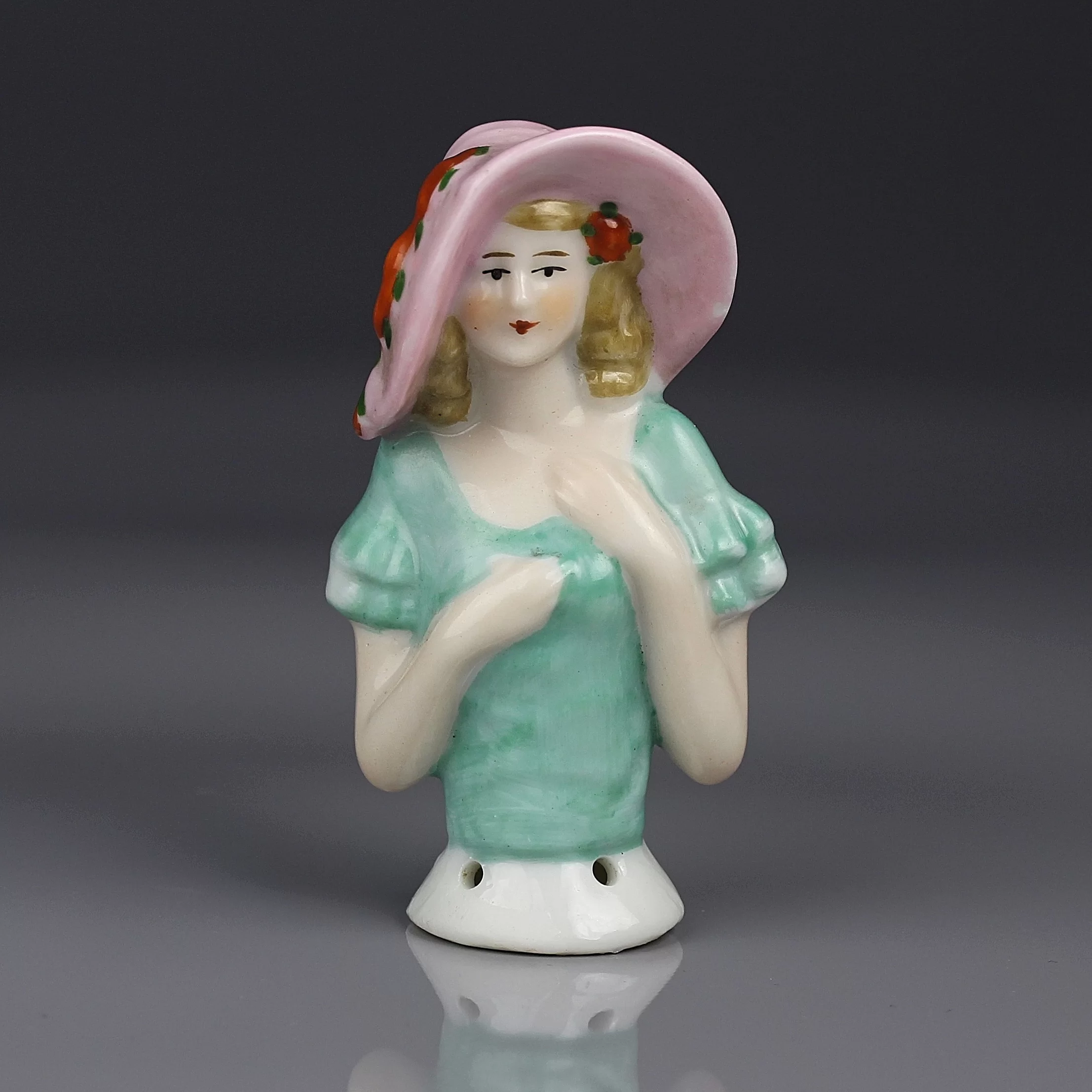 Винтажная фарфоровая куколка Германия Дама в зелёном Half Doll