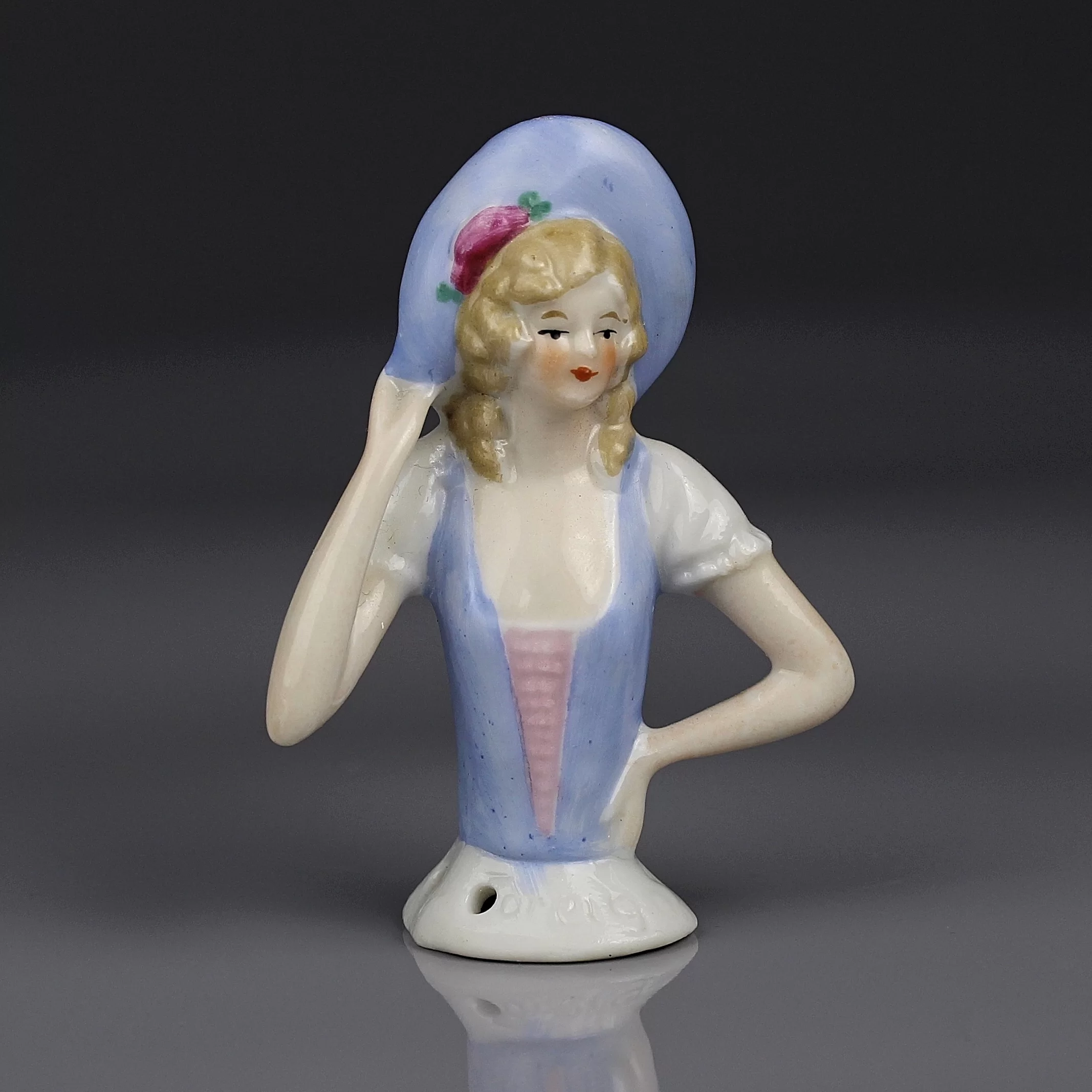Винтажная фарфоровая куколка Германия Дама в голубом Half Doll