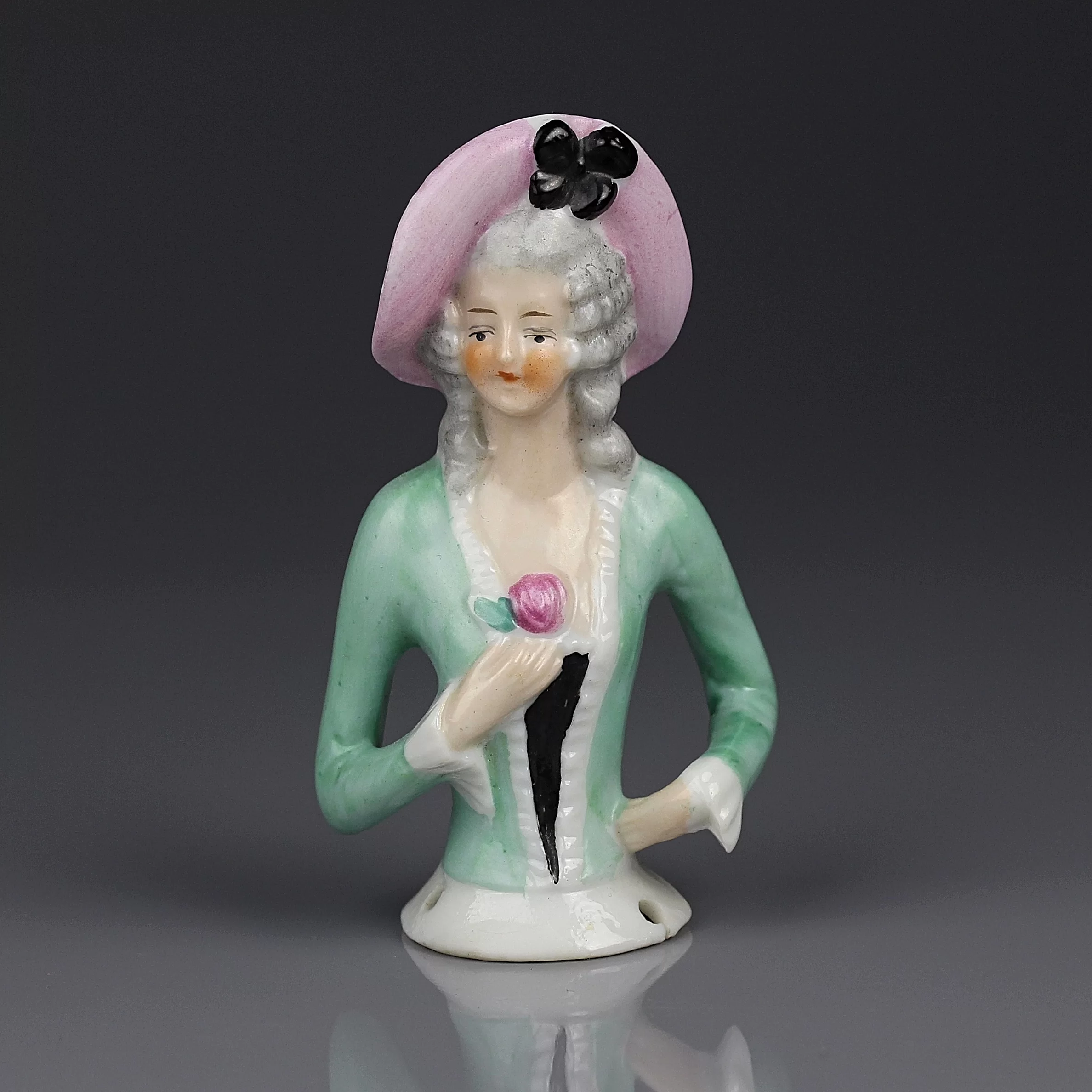 Винтажная фарфоровая куколка Германия Дама в шляпе с чёрным бантом Half Doll