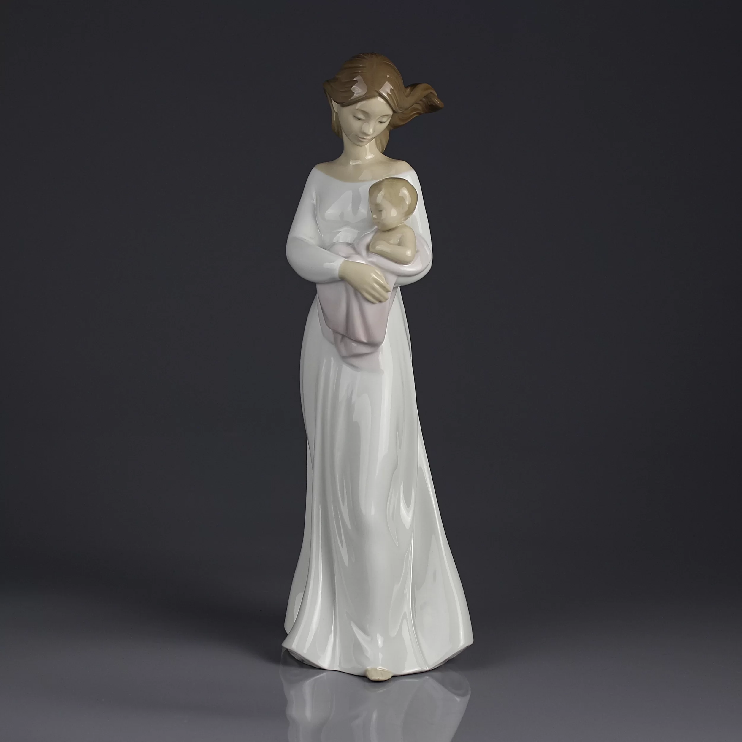 Винтажная фарфоровая статуэтка Мама с младенцем Lladro NAO My Dearest Girl