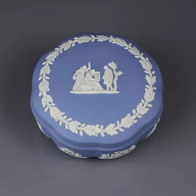 Винтажная английская шкатулка Голубой бисквит Веджвуд Wedgwood Blue Jasperware Group With Cage