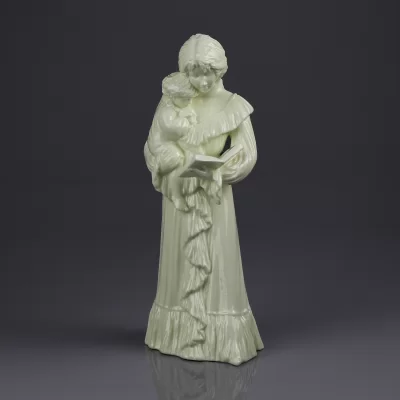 Винтажная английская фарфоровая статуэтка Мама читает ребёнку Royal Worcester Once upon a time