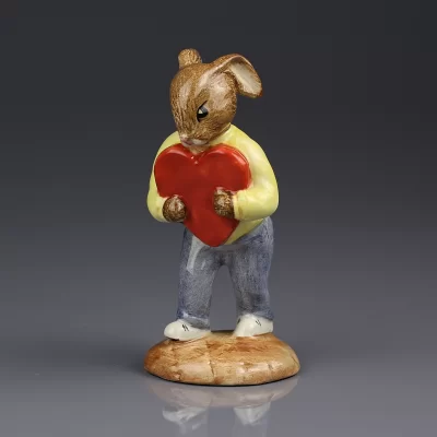 Винтажная английская фарфоровая статуэтка Кролик с сердцем Заяц Royal Doulton Sweetheart Bunnykins
