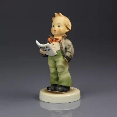 Винтажная фарфоровая фигурка Солист Мальчик с нотами Германия Goebel Hummel 135