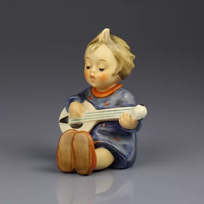 Винтажная фарфоровая фигурка Девочка с мандолиной Германия Goebel Hummel 53 Joyful