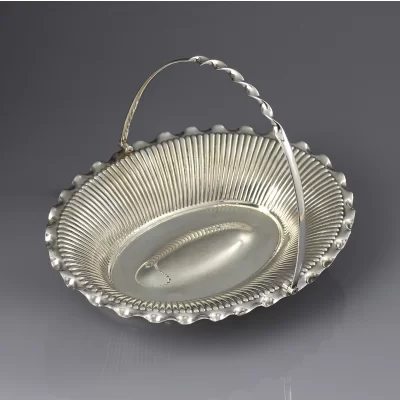 Антикварная английская ваза-корзина с ручкой William R. Humphreys & Co Radiant Plate
