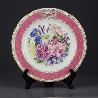 Декоративная винтажная фарфоровая тарелка с цветами Flower Show Plate Chelsea Fragrance Wedgwood 1987