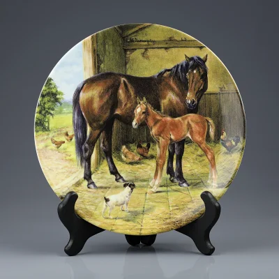Винтажная декоративная фарфоровая тарелка Лошадь с жеребёнком Англия Royal Worcester The New Arrival