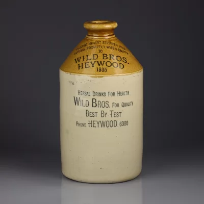 Антикварная английская бутыль с ручкой Wild Bros Heywood 1935 Травяные напитки для здоровья Herbal Drinks For Health